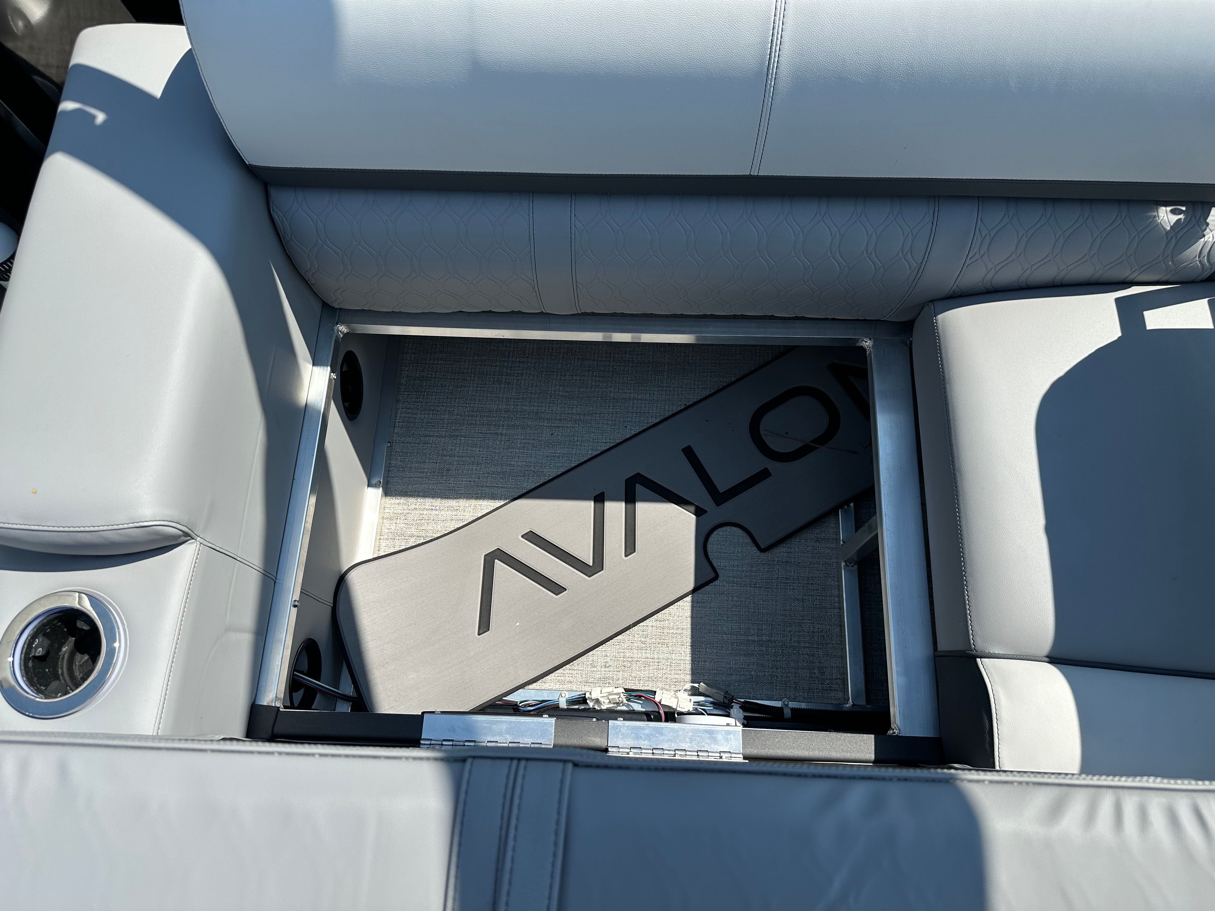 2025 Avalon LSZ Quad Lounge Shift - 23' - 38