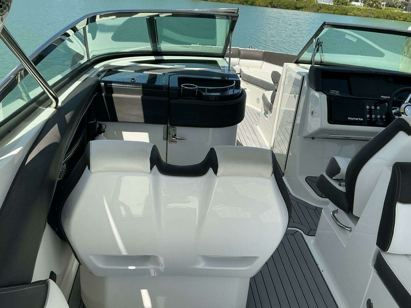 2016 Sea Ray — - Image 9