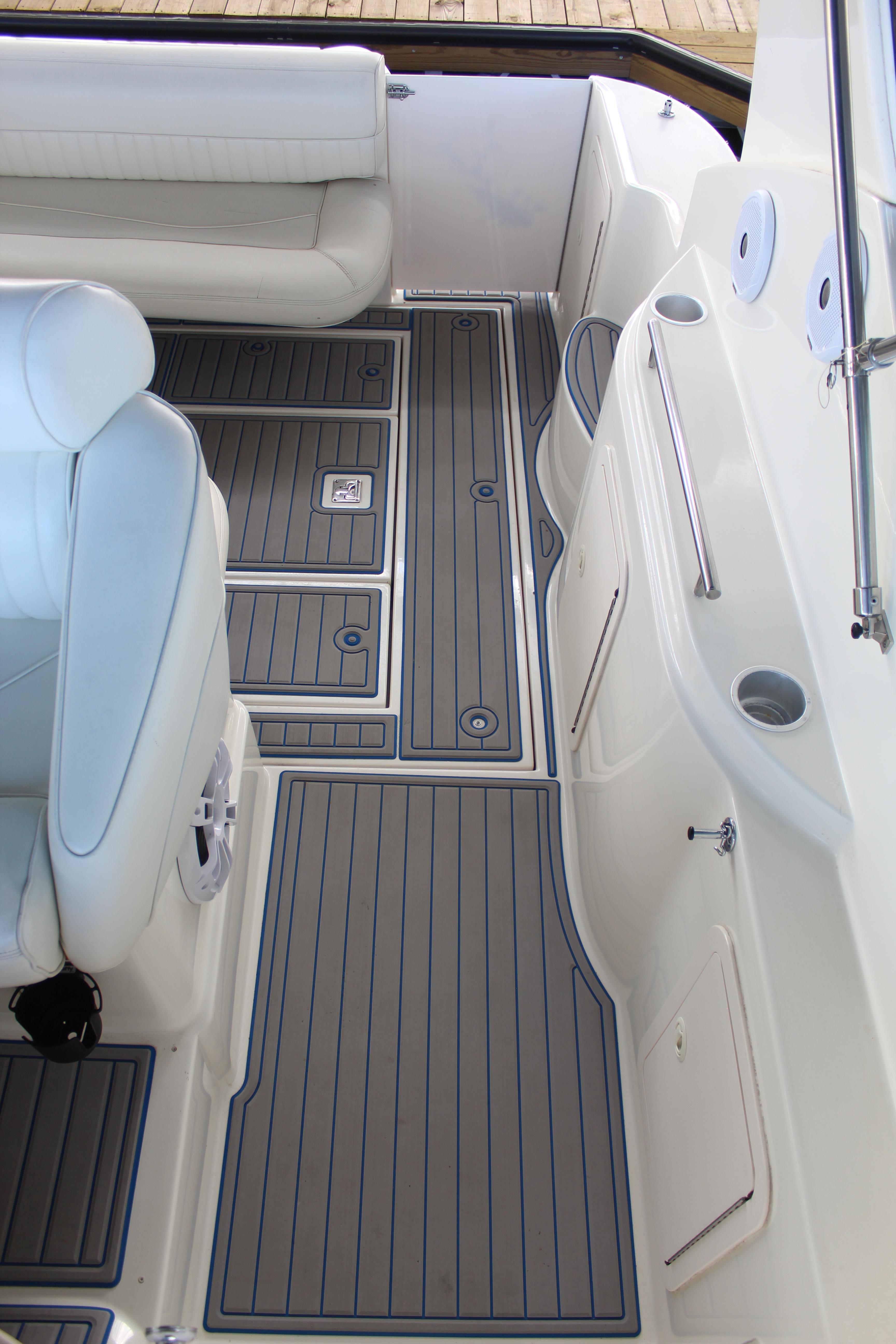 1999 Cruisers Yachts 3075 Rogue - 23