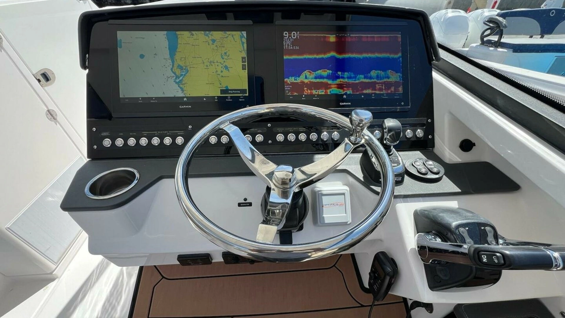 2019 Everglades 340 Dual Console - Image 10