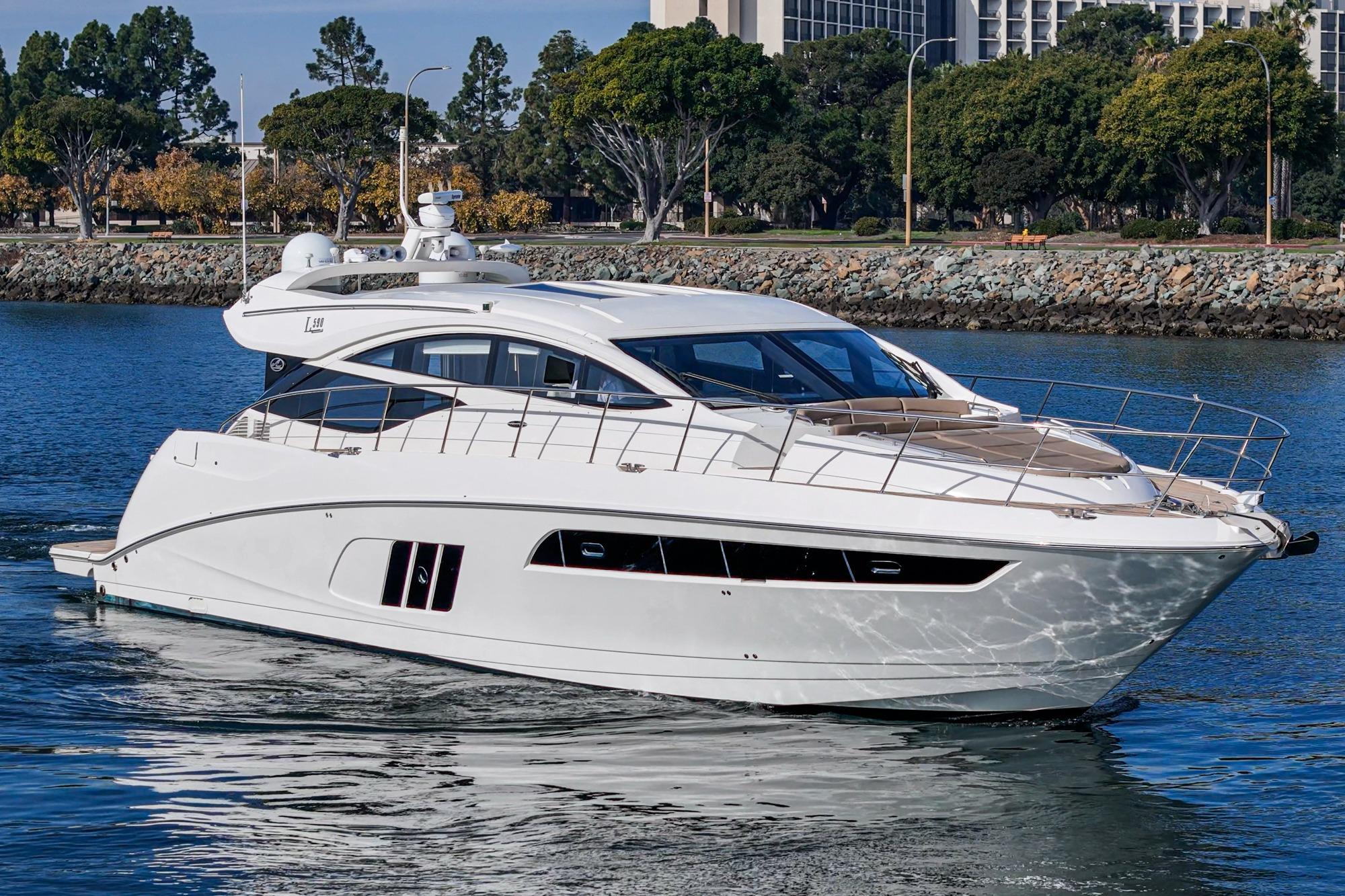 2016 Sea Ray L590