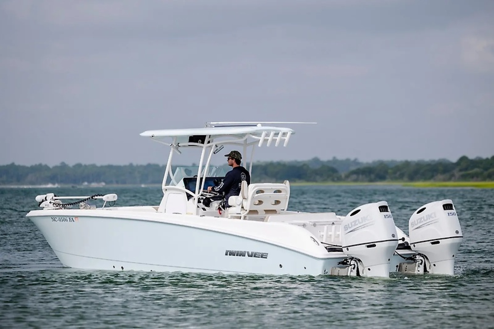 2023 Twin Vee 240 GFX - Image 2