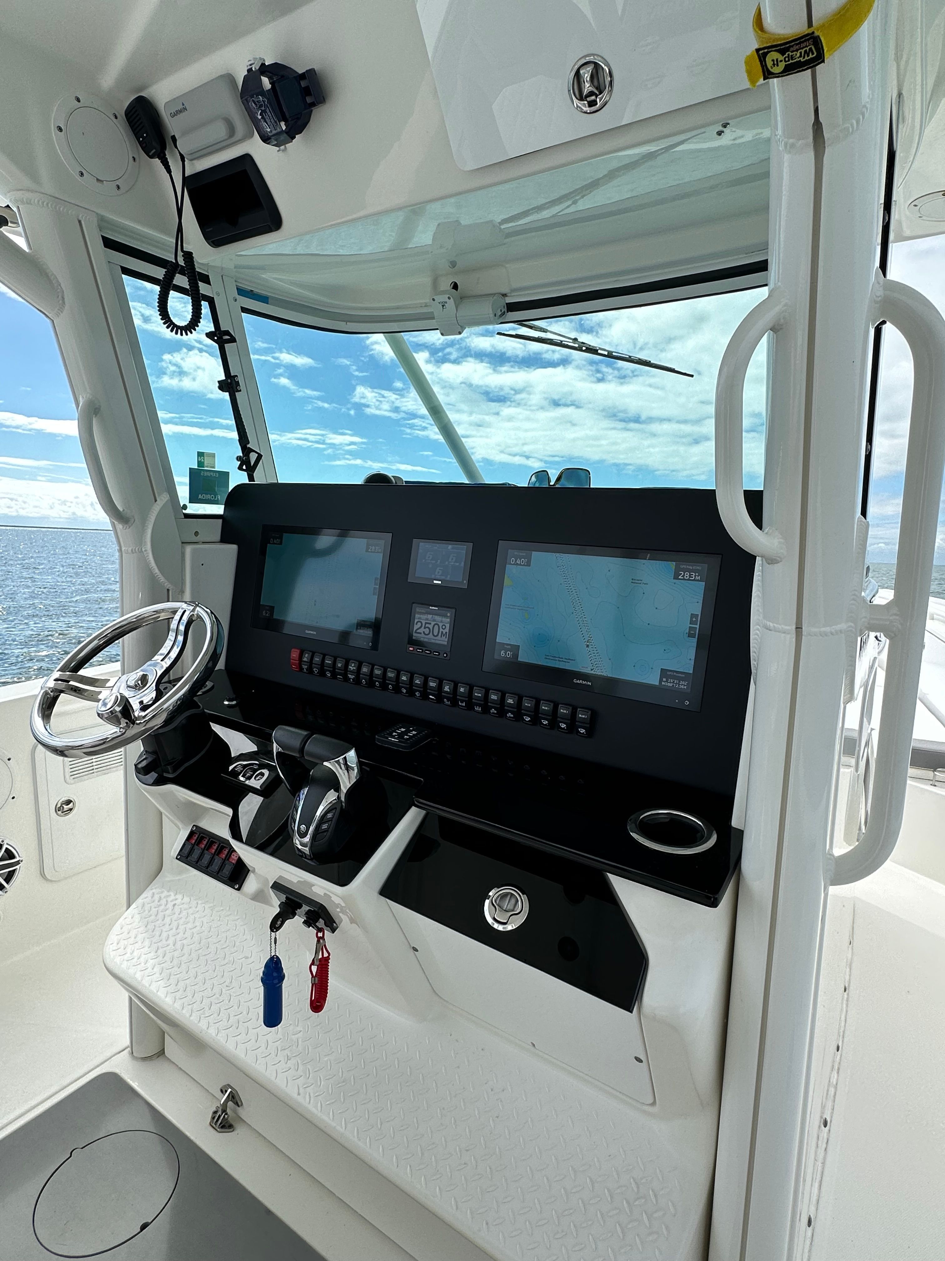 2009 Everglades 365 Center Console - 102
