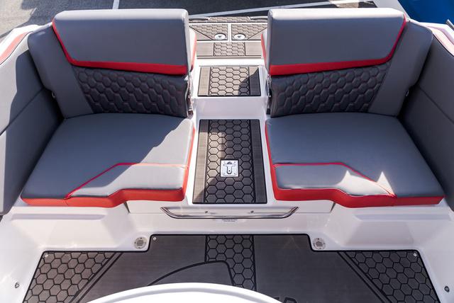 2025 Scarab 255 LX - 12