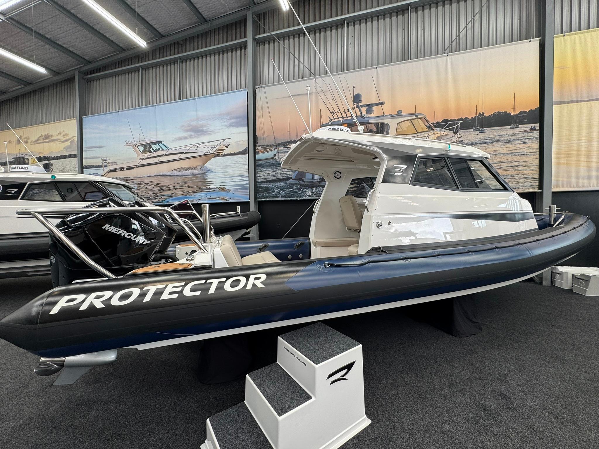 2026 Protector 310 Targa / EQUIPPED / V8 300 HP