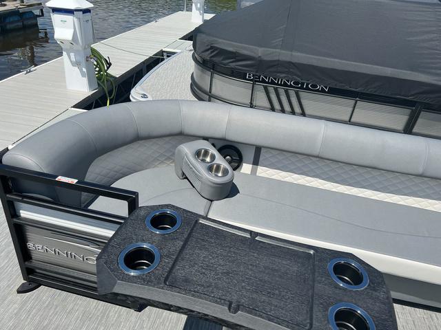 2022 Bennington L Quad Bench 25 LFB Tritoon - 6