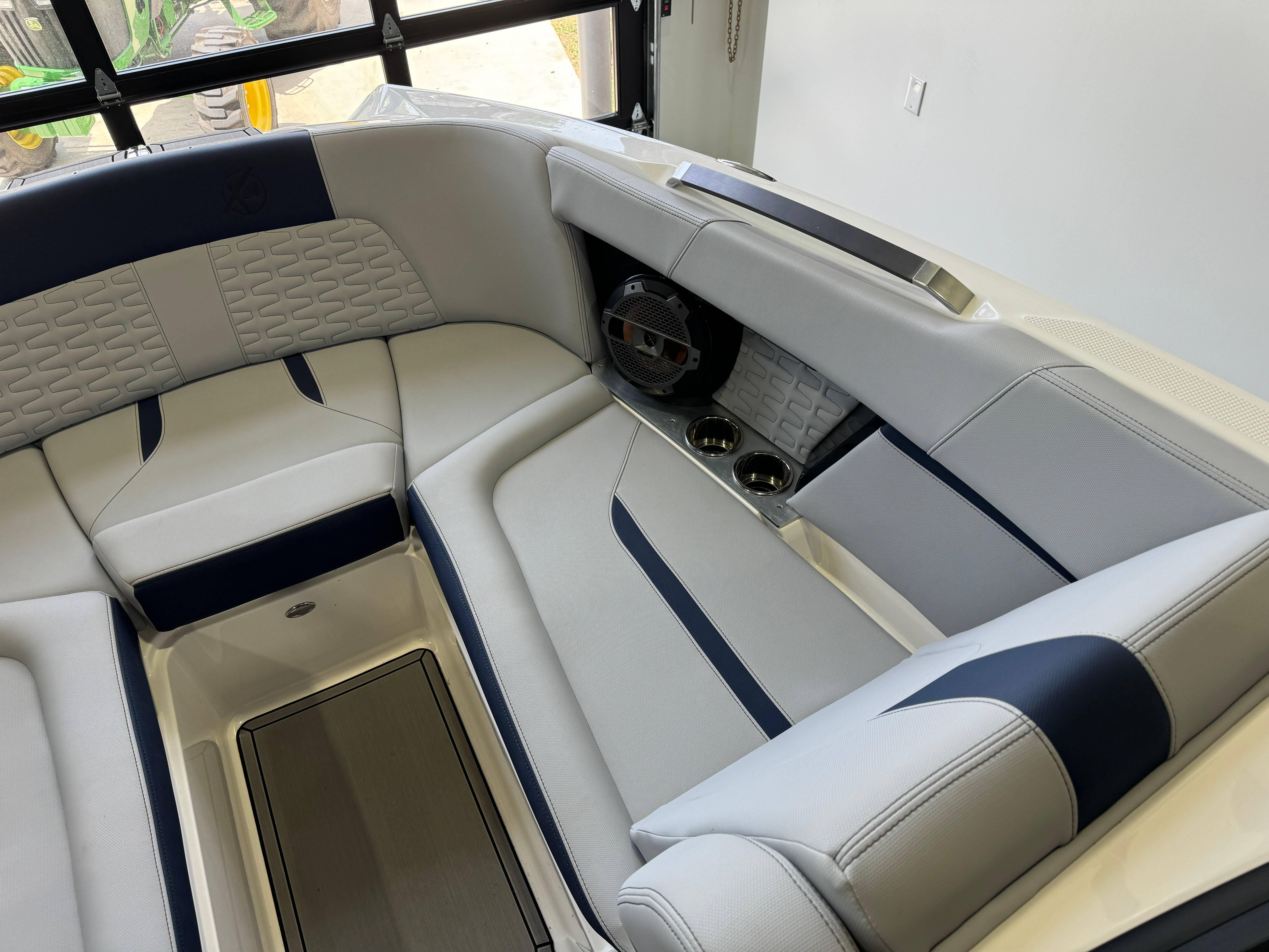 2022 MasterCraft X24 - 19