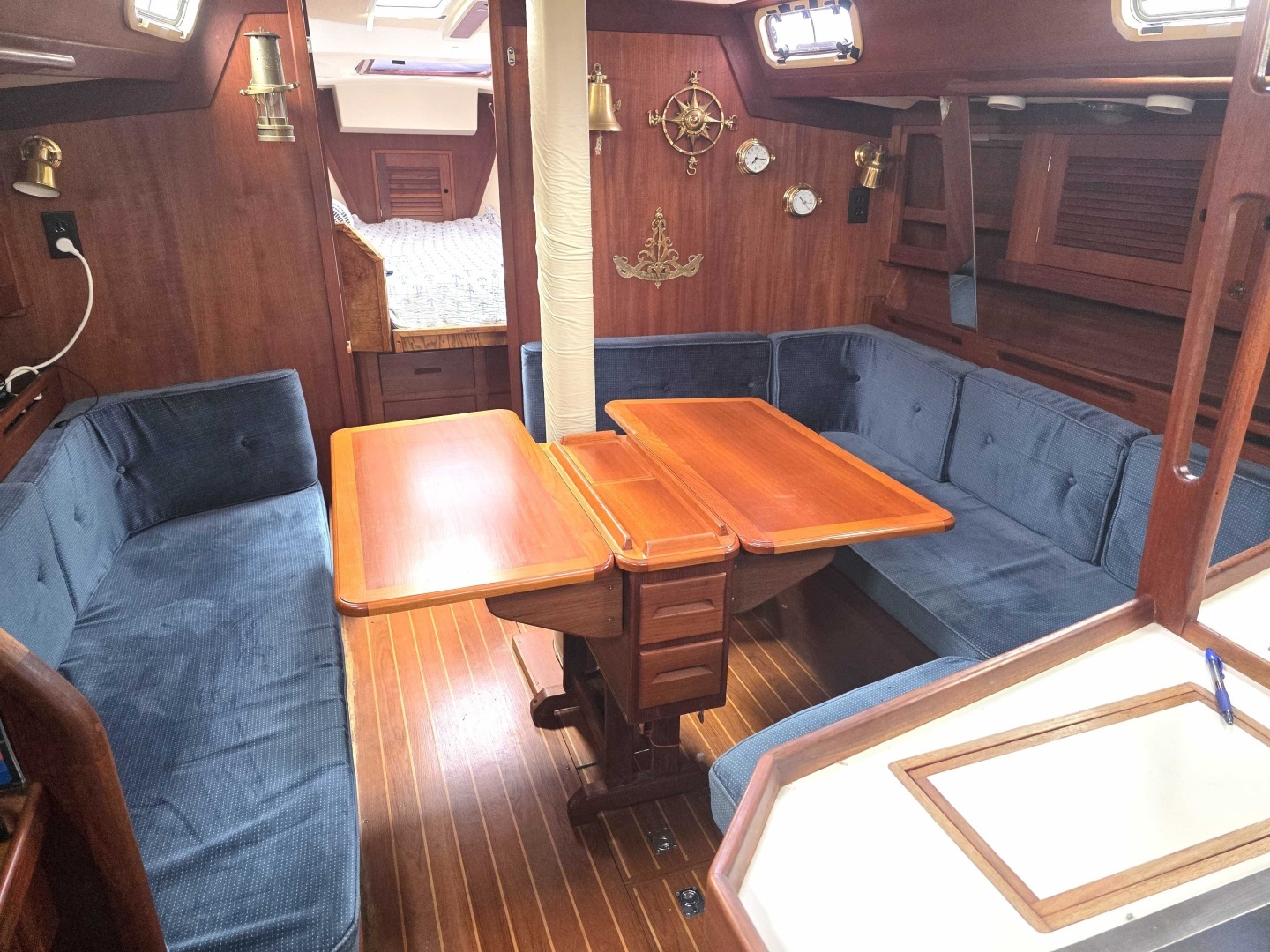 1990 Tartan 372 - Image 17