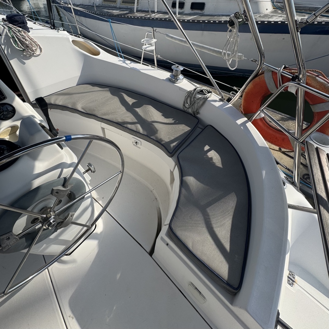 2002 Hunter 326 - Image 12