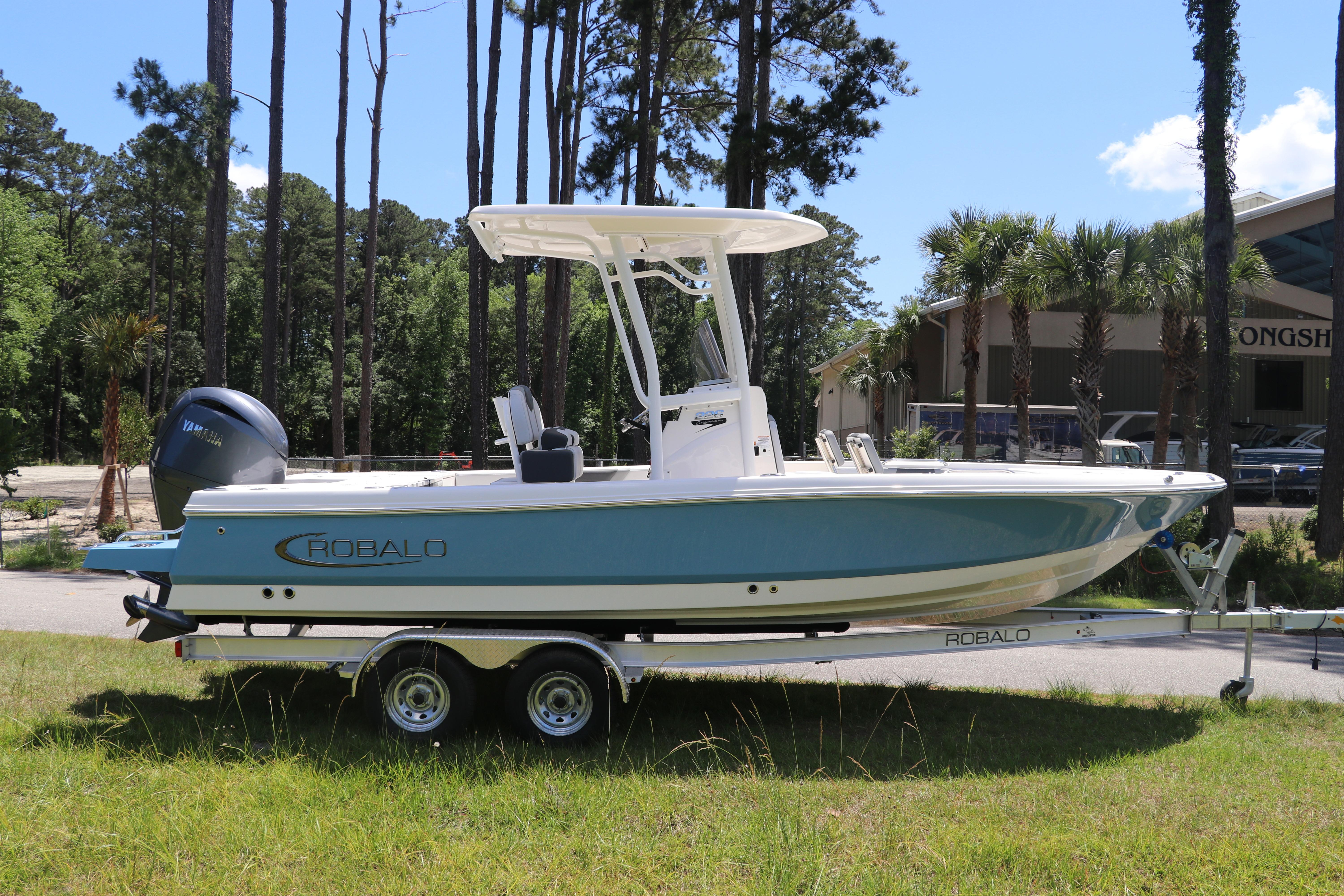 2026 Robalo 226 Cayman