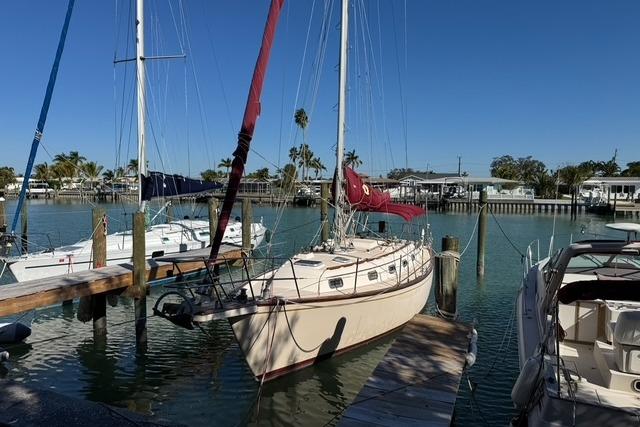 1989 Island Packet 35