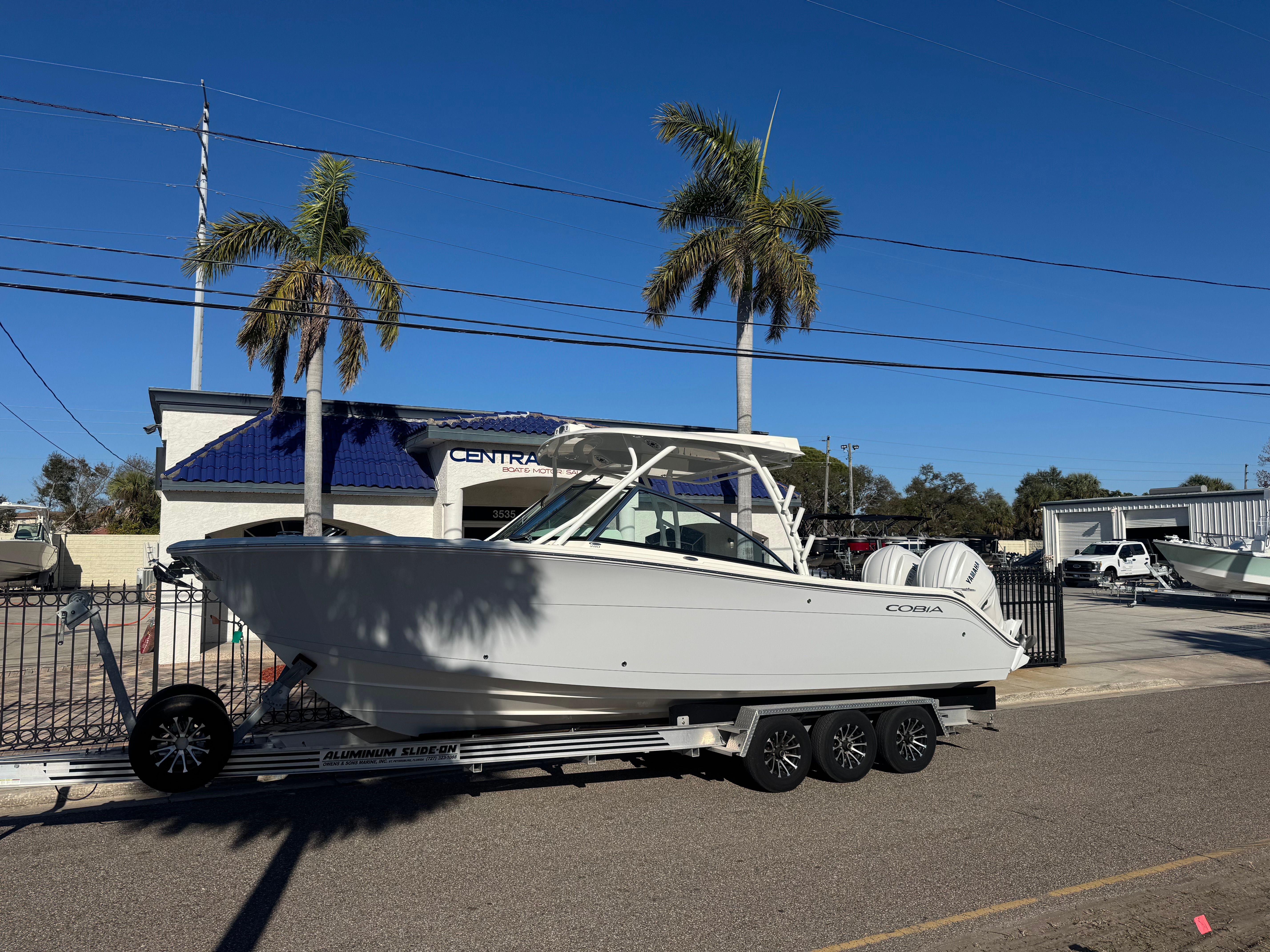 2025 Cobia 280 Dual Console