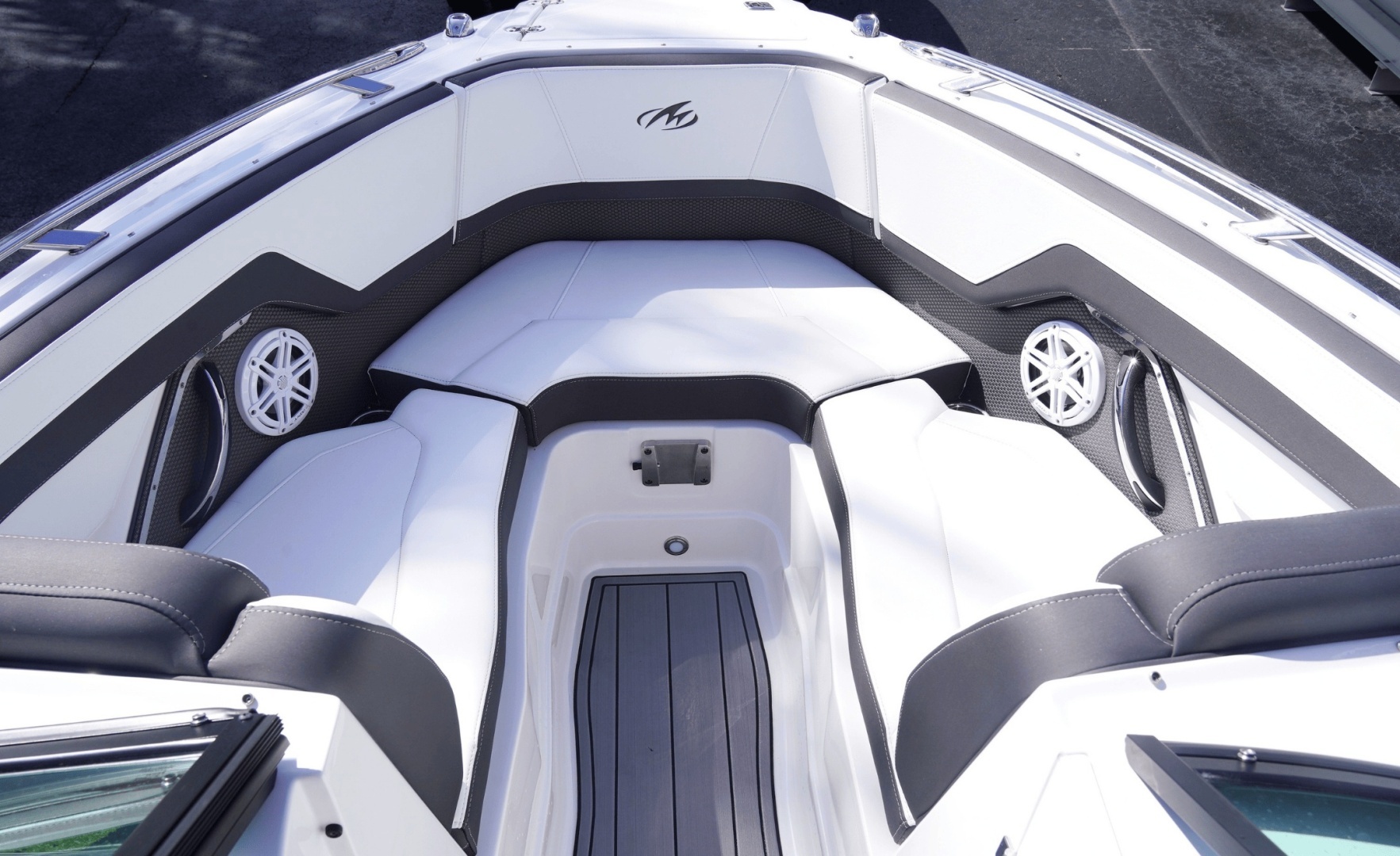 2023 Monterey 255SS - Image 24