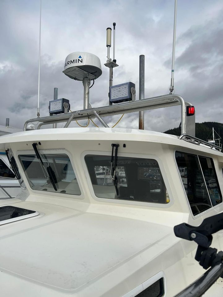 Sea Sport Pacific 32 boat with Garmin equipment, year 2000.