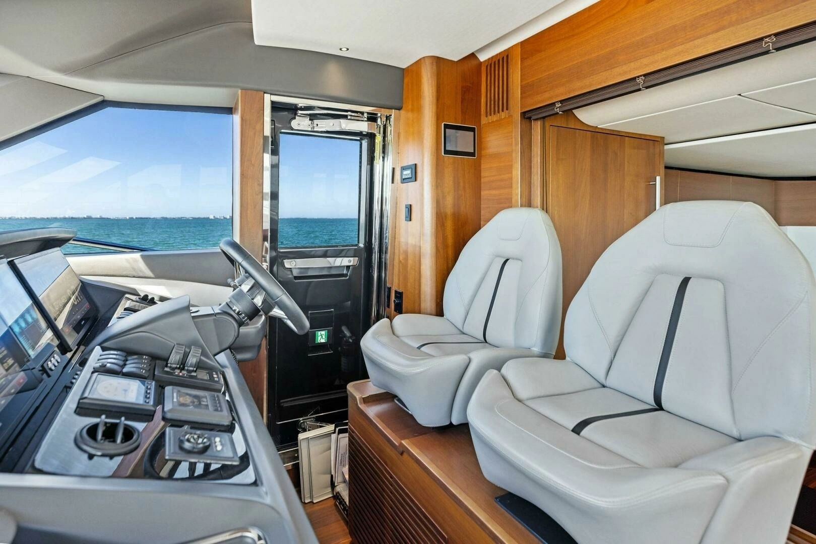 2018 Princess Y75 Motor Yacht - Image 2