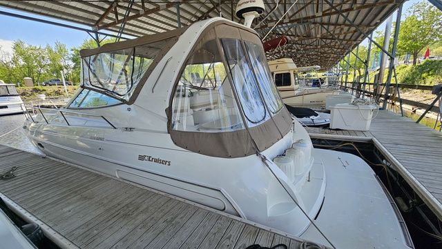 1996 Cruisers Yachts 3570 Esprit