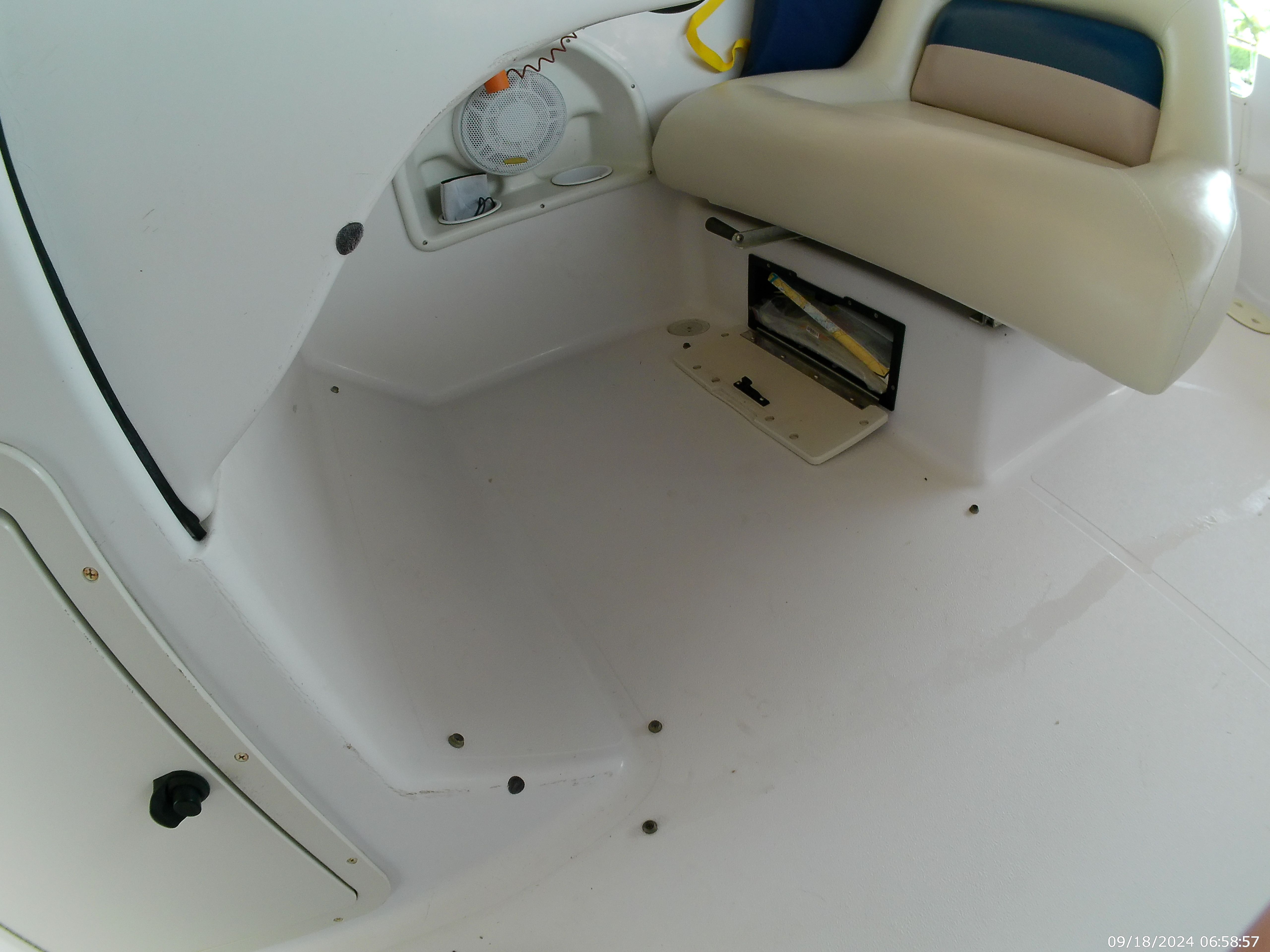 2000 Godfrey / Hurricane Sundeck 237 I/O - 69