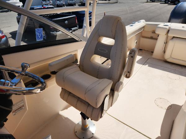 2015 Grady-White Freedom 275 boat interior with captain's chair and steering wheel.