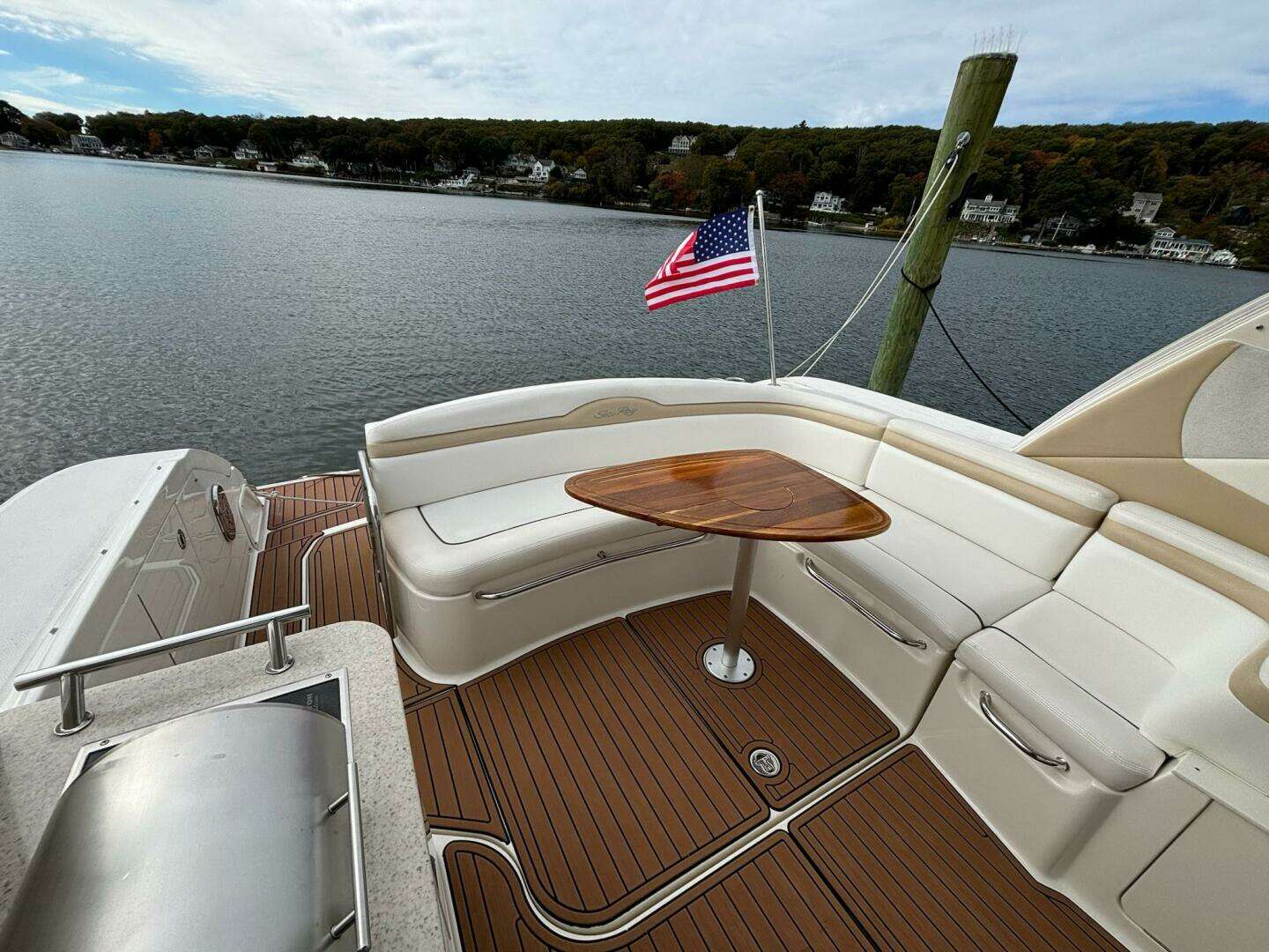 2009 Sea Ray SUNDANCER 350 - Image 24