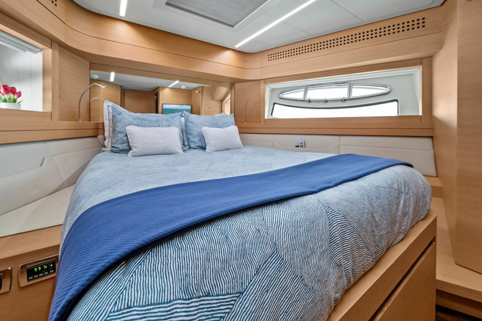 2013 Pershing 82 - Image 38