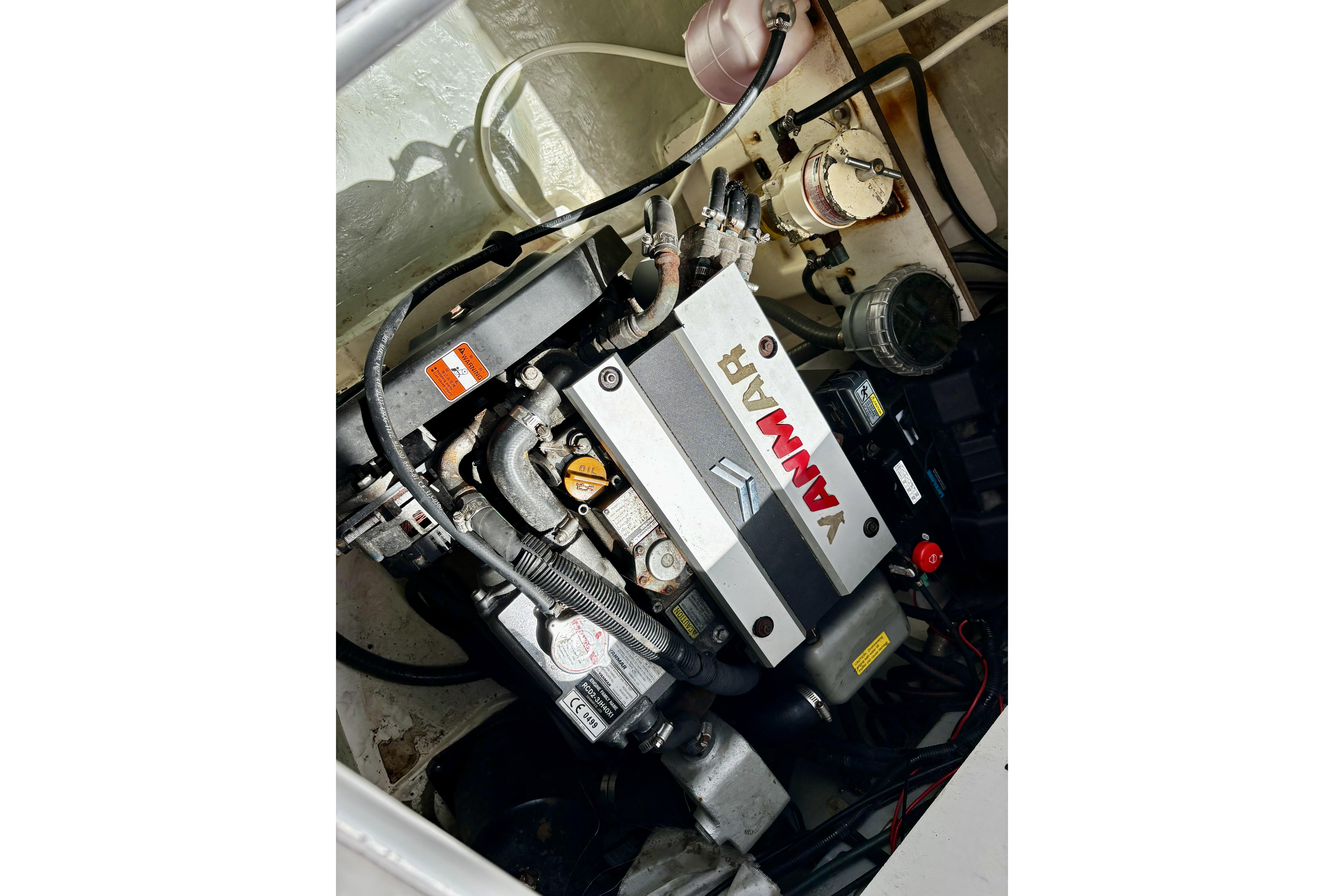 2012 Catamaran Leopard 44 engine