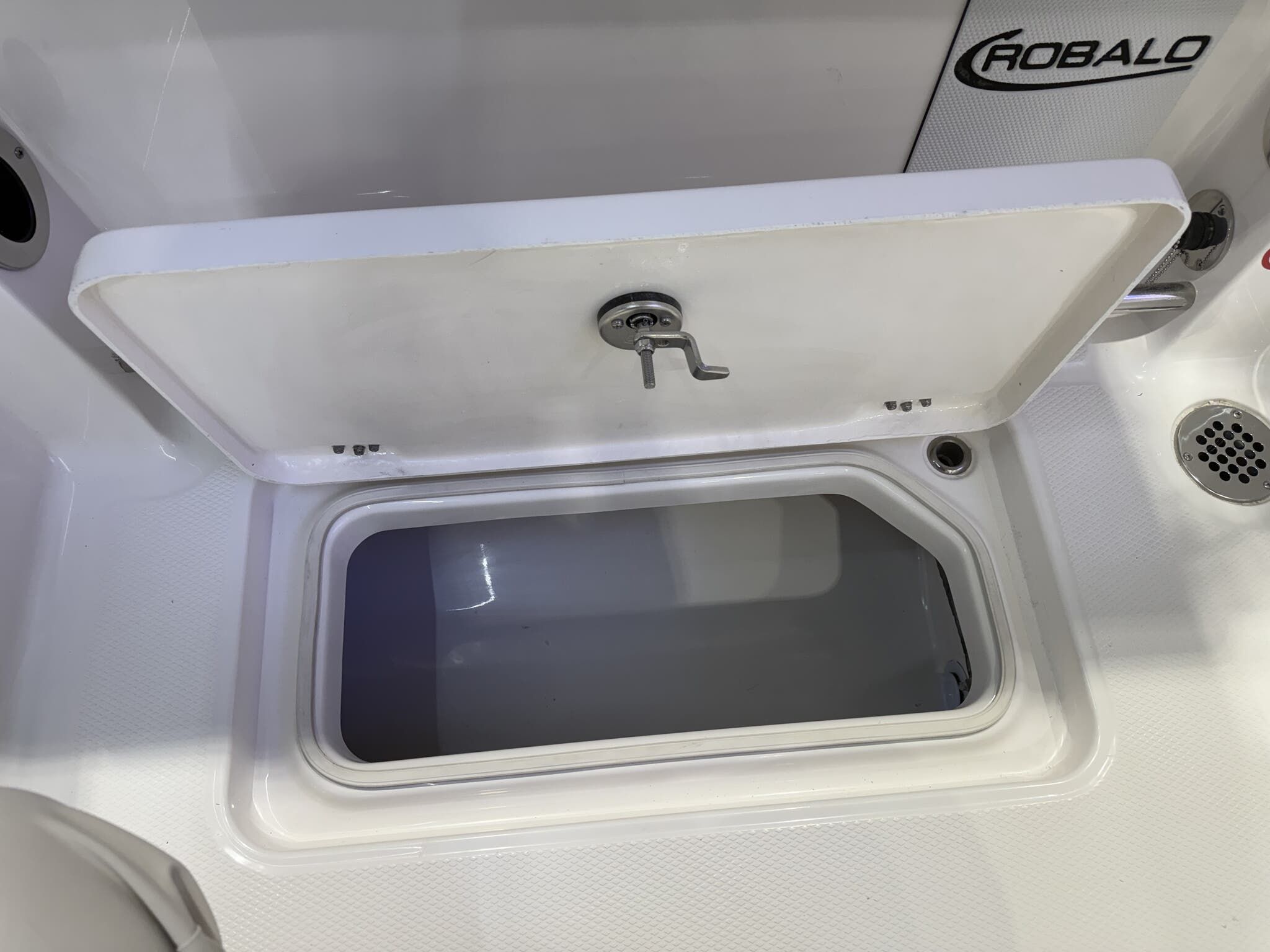 2026 Robalo Dual Console R 257 - 5