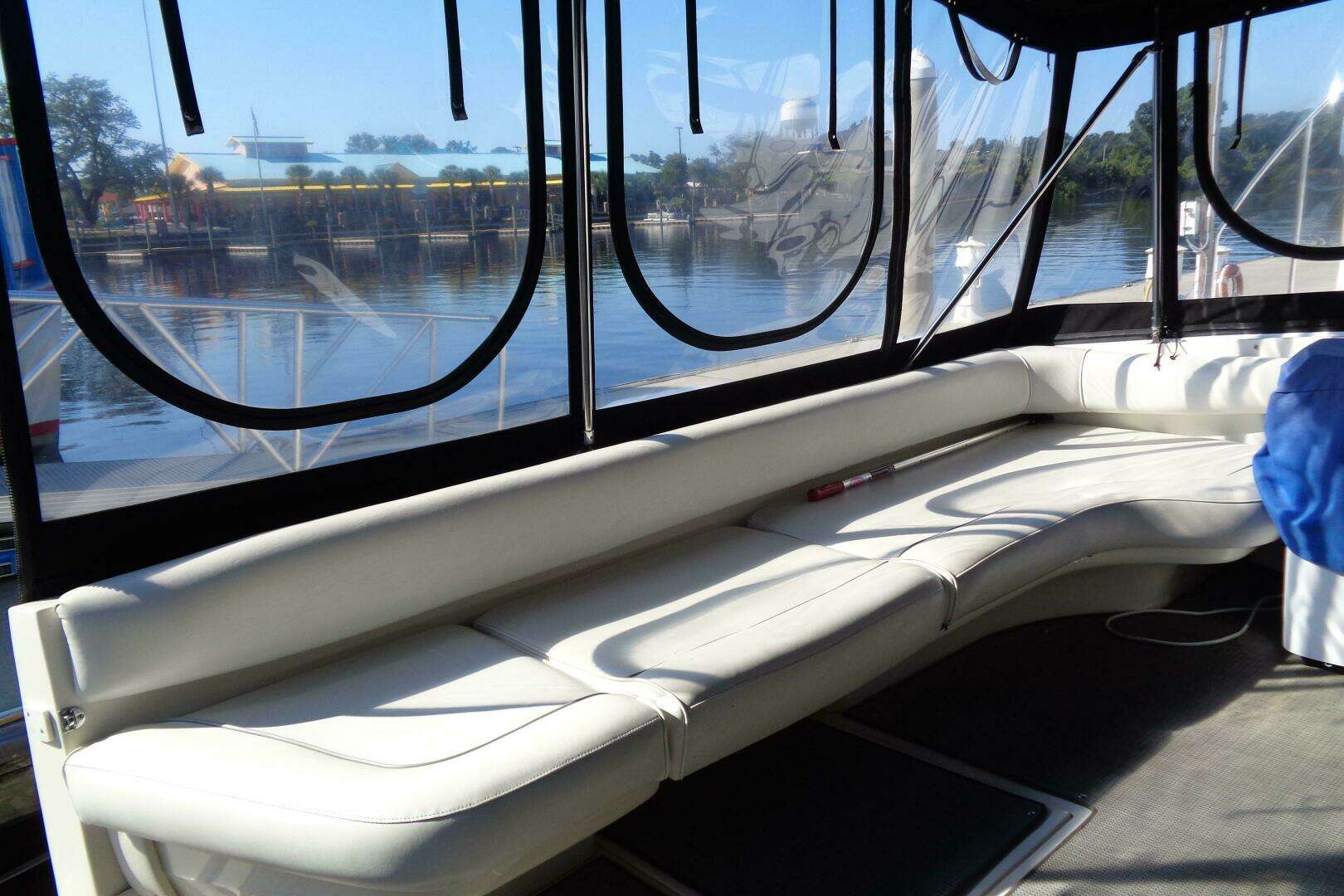 1991 Sea Ray 480 Sundancer - Image 11