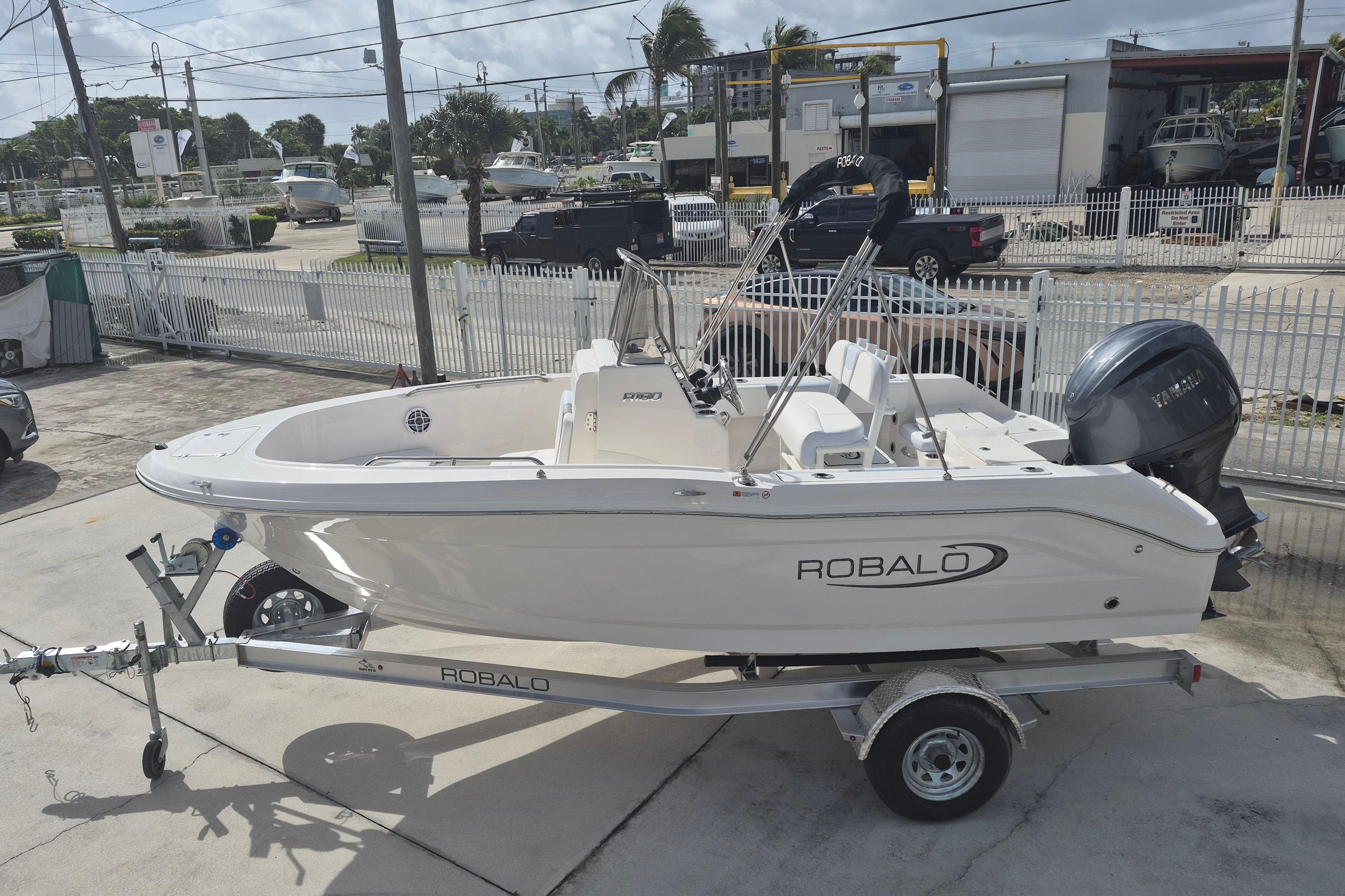 2026 Robalo R180 Center Console