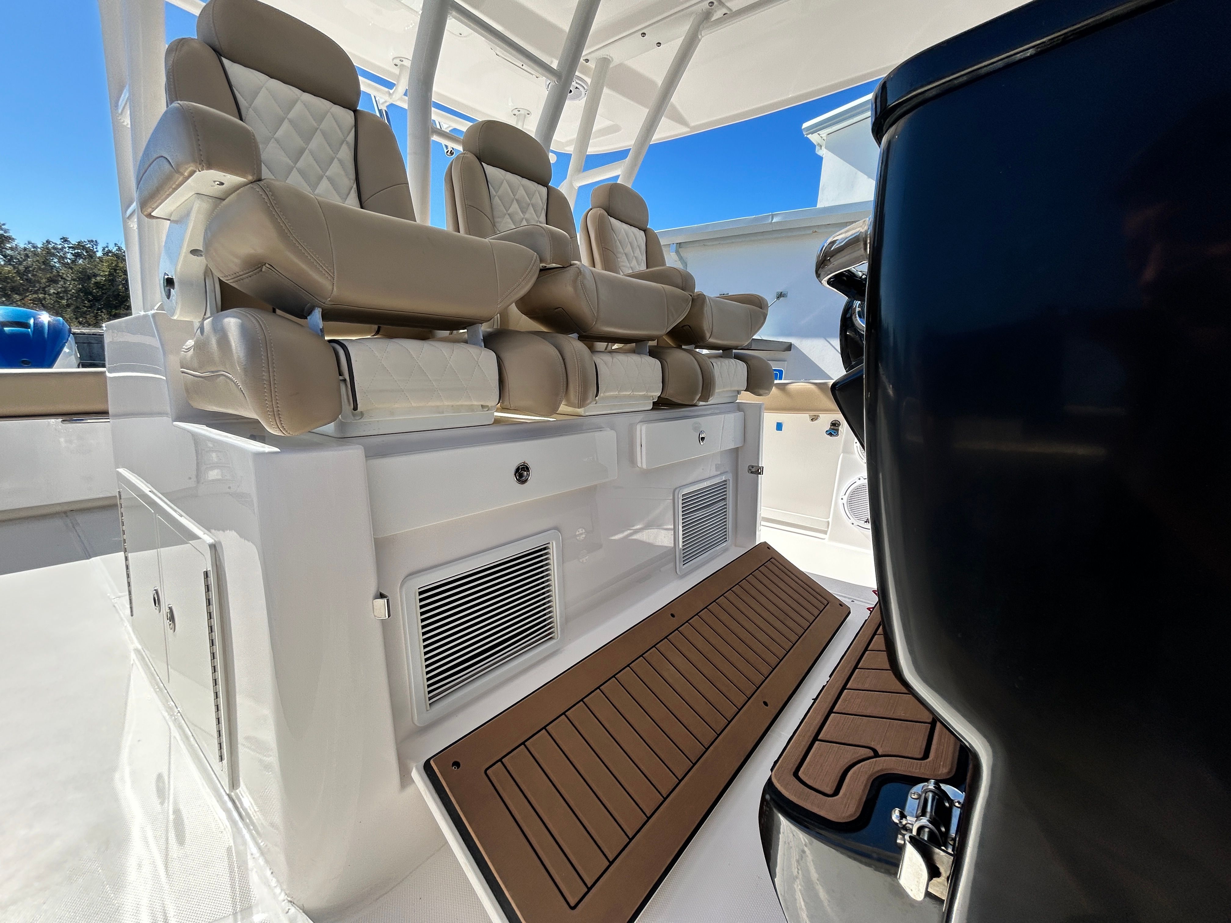 2020 Everglades 395 Center Console - 28