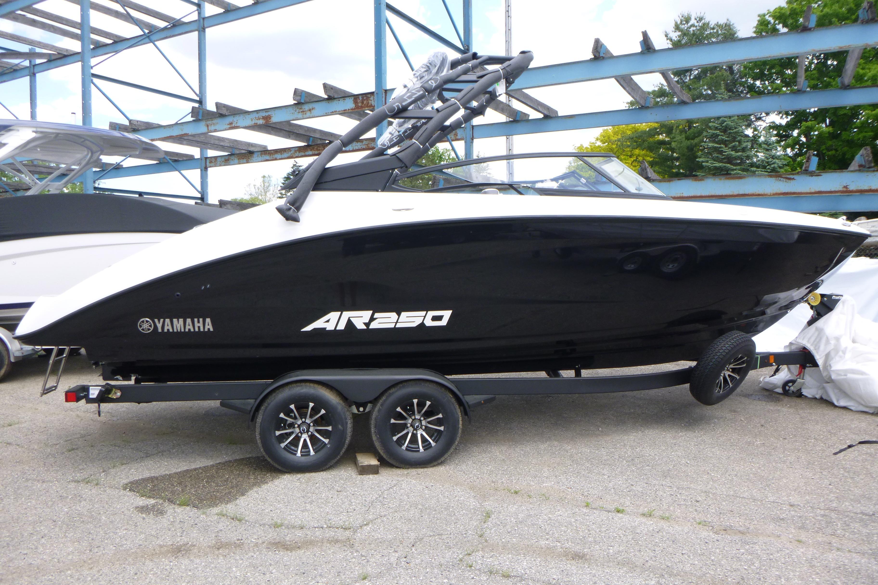 2026 Yamaha Boats AR250