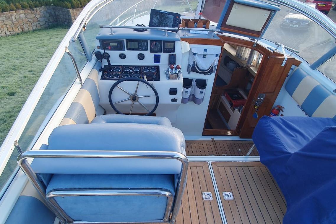 Cockpit of 1989 Fairey Spearfish MKIII boat with steering wheel and navigation instruments.