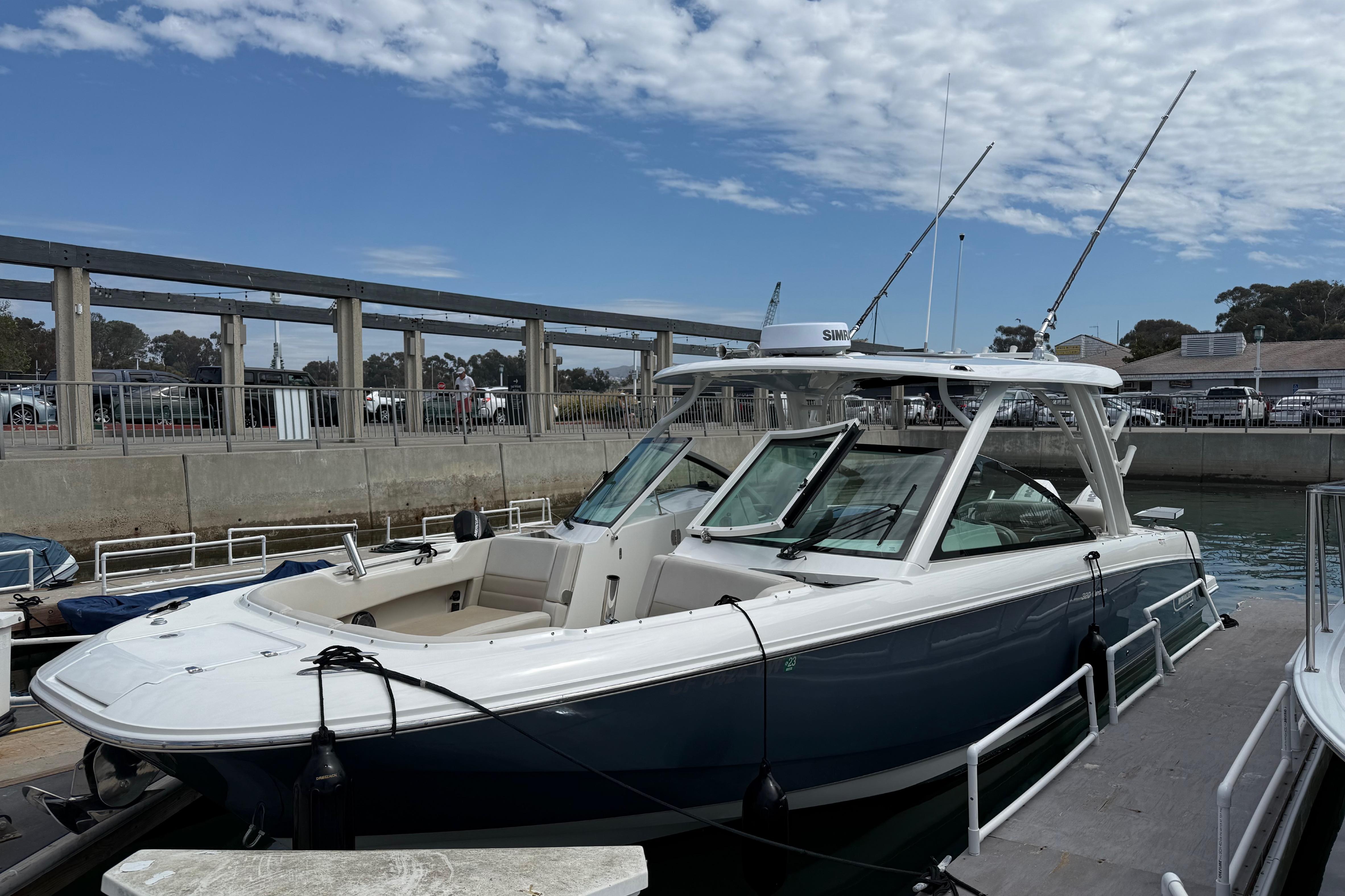 2023 Boston Whaler 320 Vantage