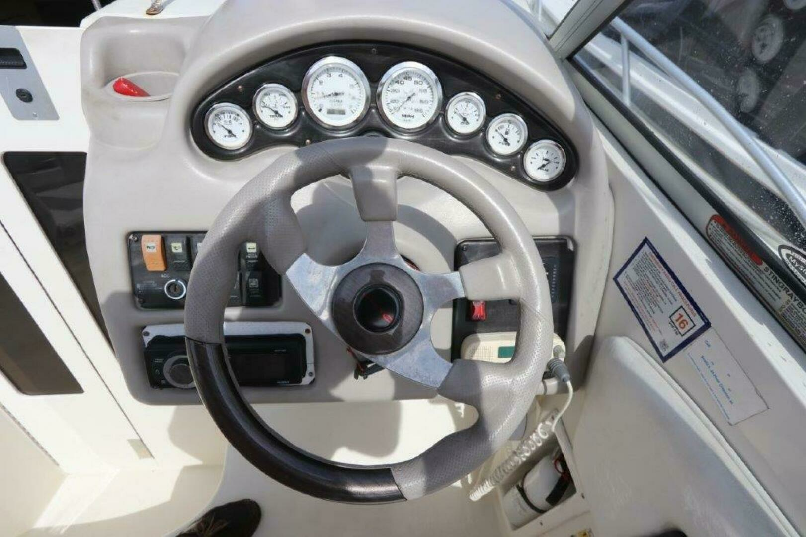 2006 Stingray 240 CS - Image 11