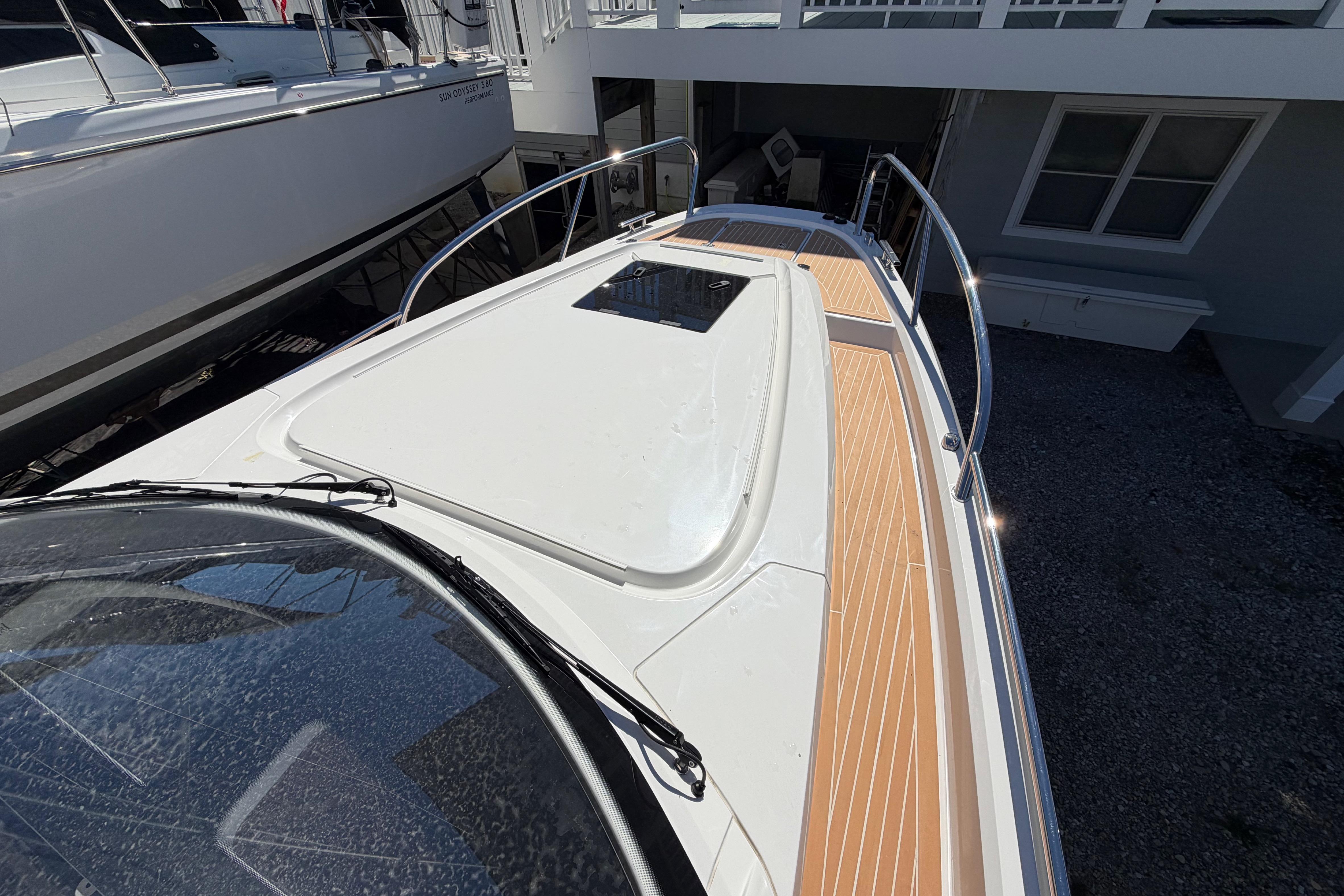 2025 Nimbus Weekender 9 boat deck with sleek design and wooden accents.