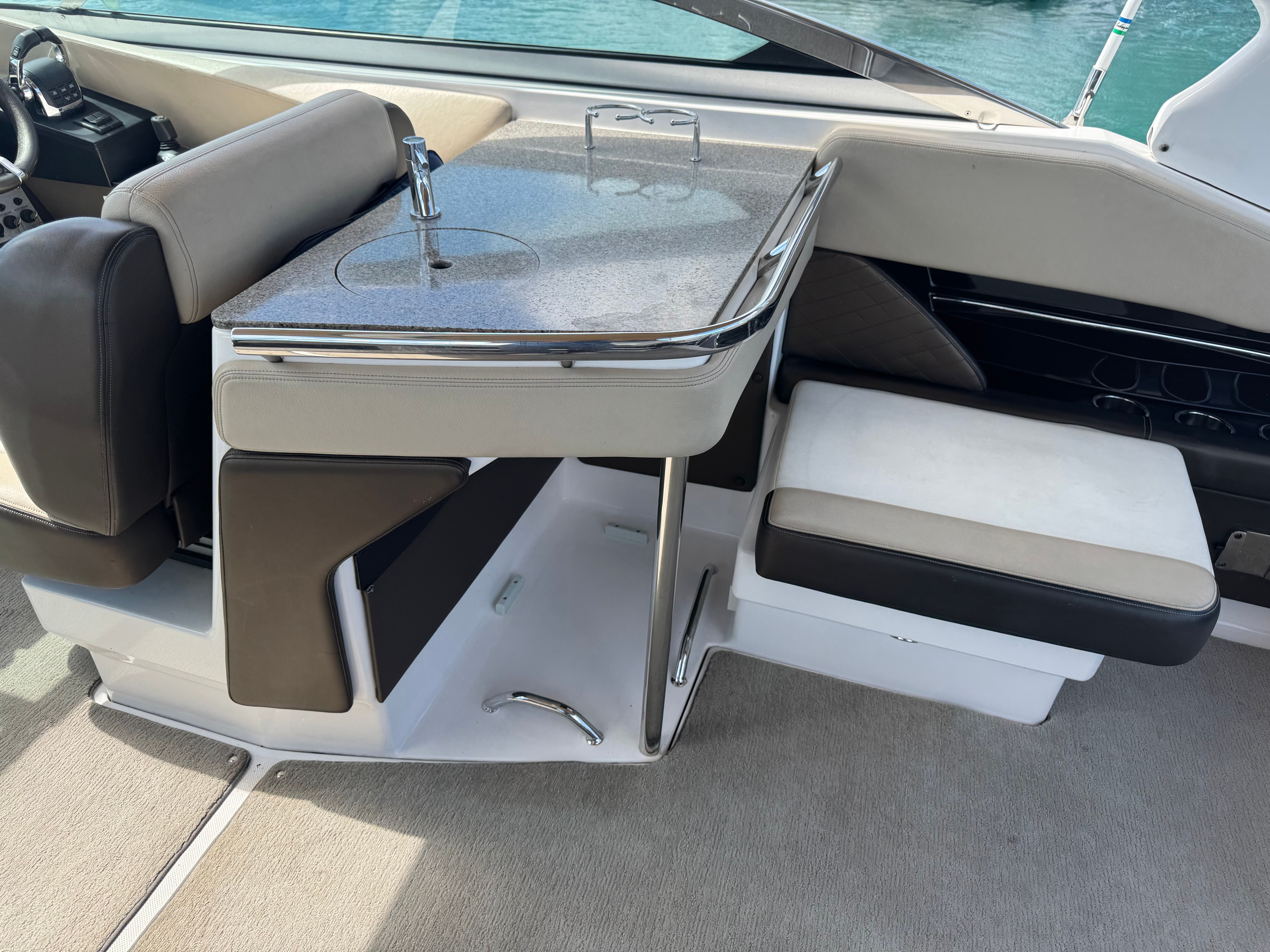 2013 Regal 3200 Bowrider - 3