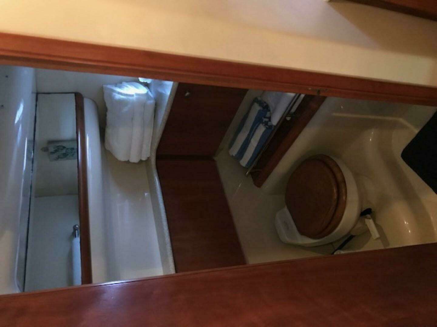 2004 Meridian 459 Motoryacht - Image 23