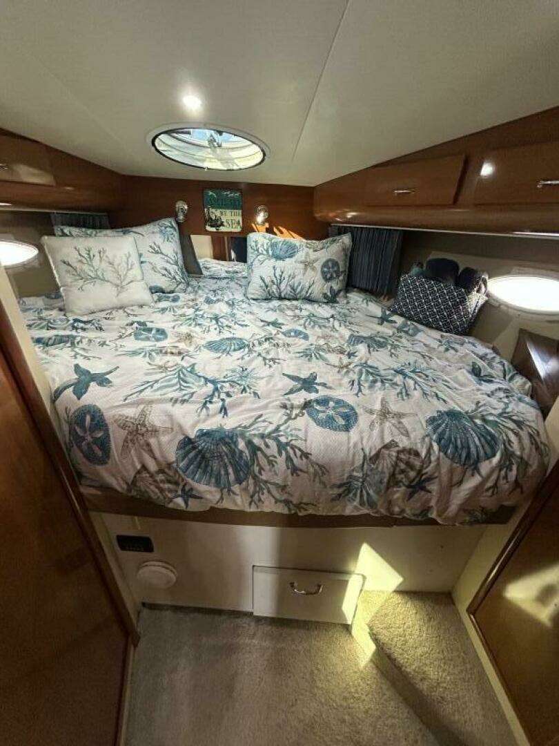 2005 Carver 366 MY - Image 49