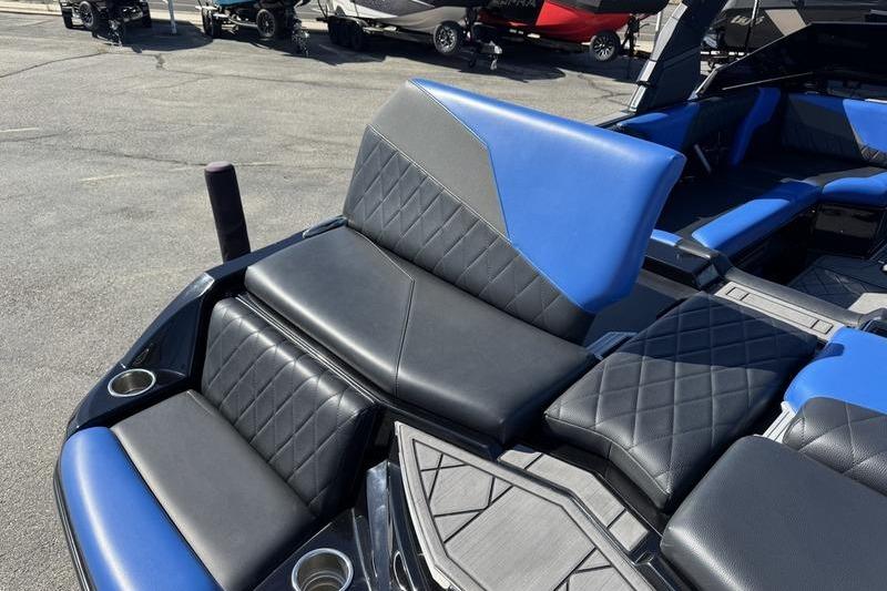 2022 Tigé Z3 boat interior with blue and black seating, featuring quilted upholstery.