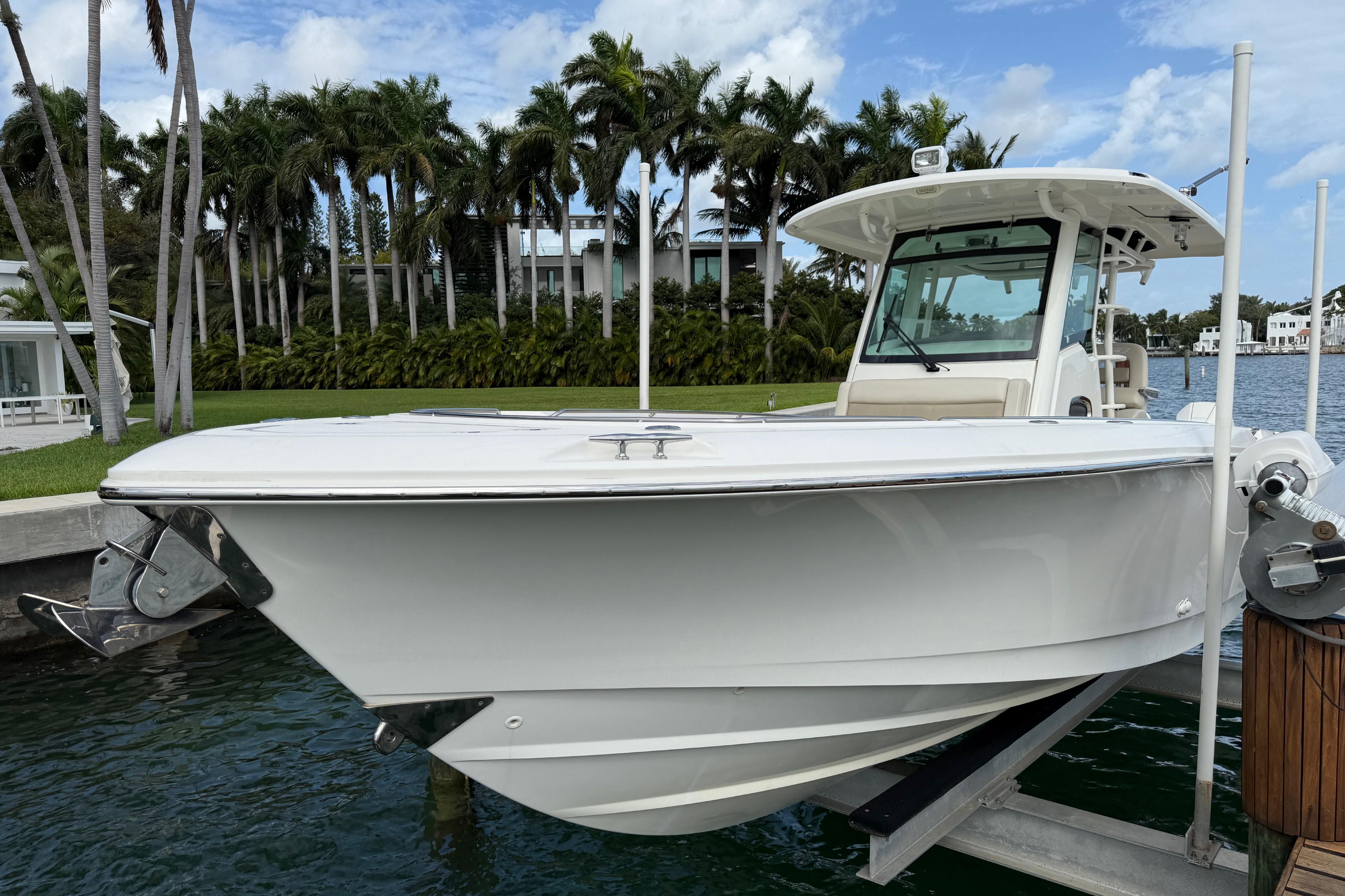 2020 Boston Whaler 330 Outrage