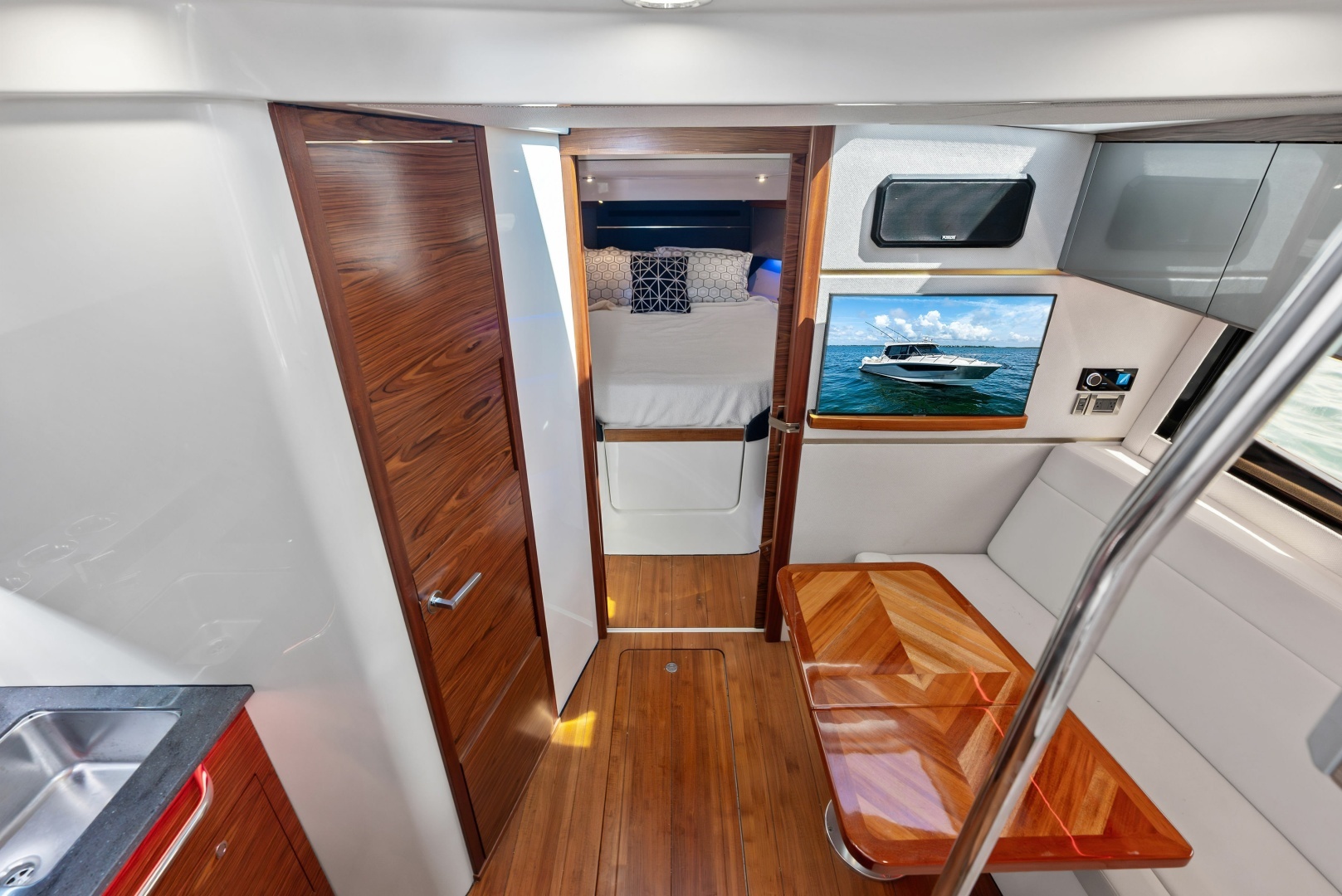 2023 Boston Whaler 405 Conquest - Image 28
