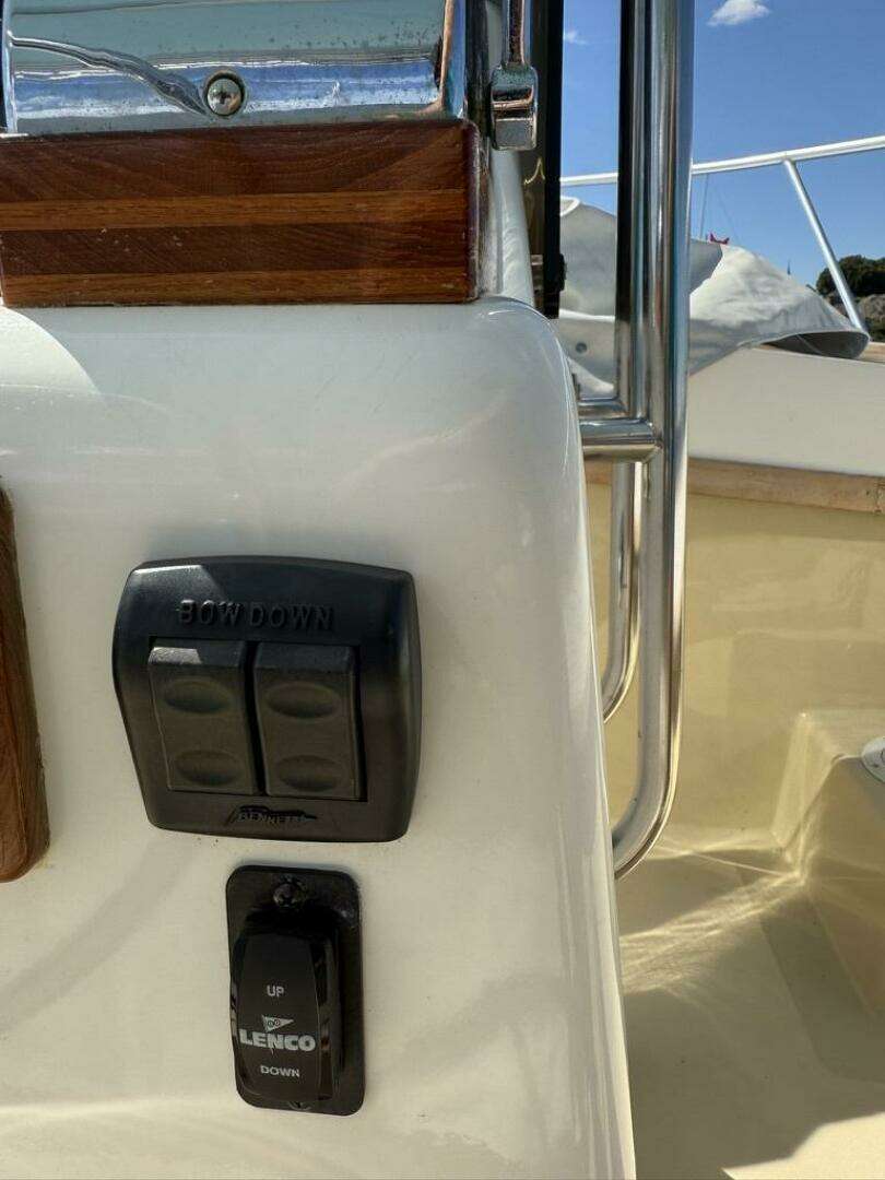 1986 Dusky 26 Custom - Image 12