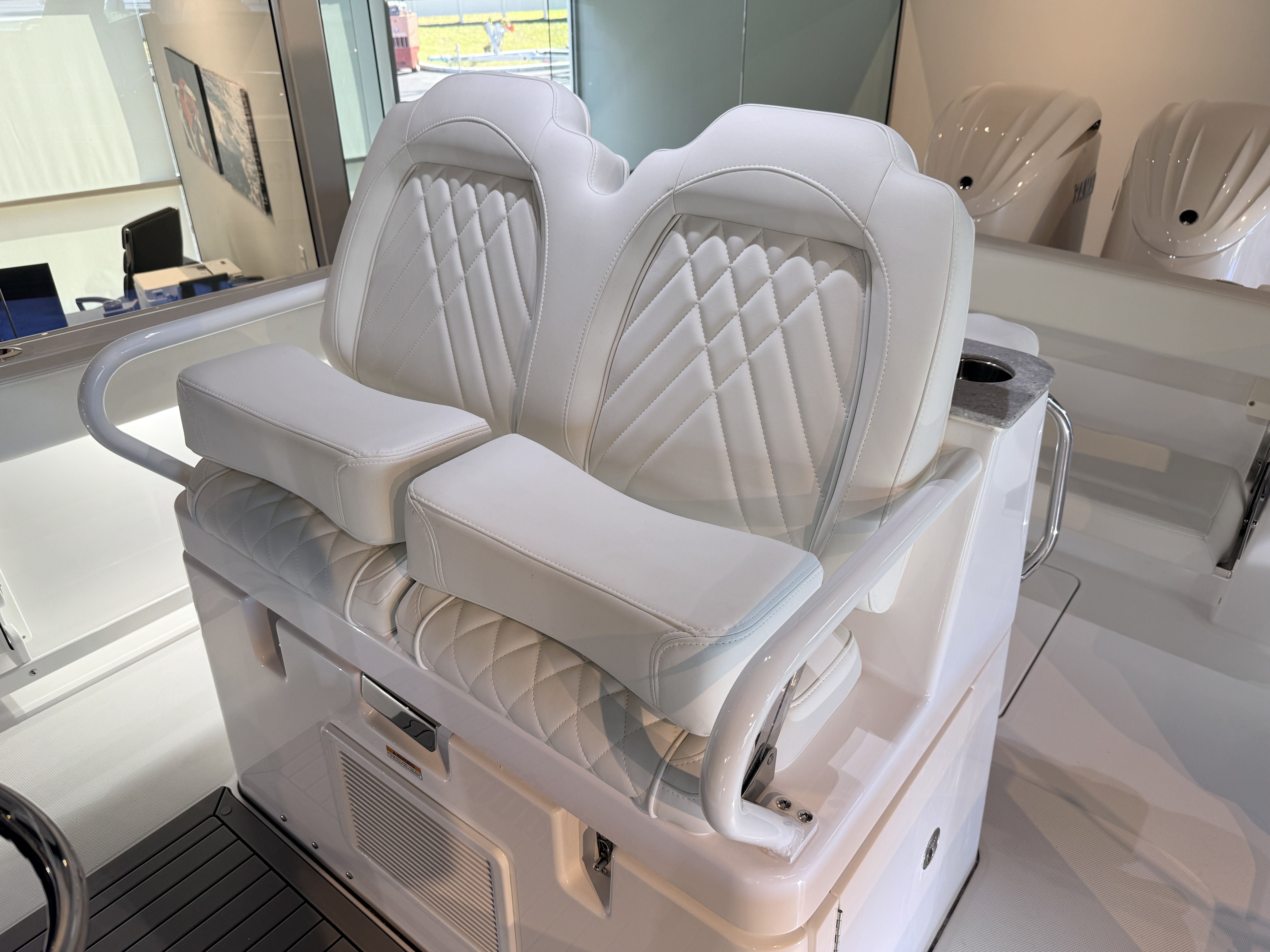 2026 Everglades 285 Center Console - 39