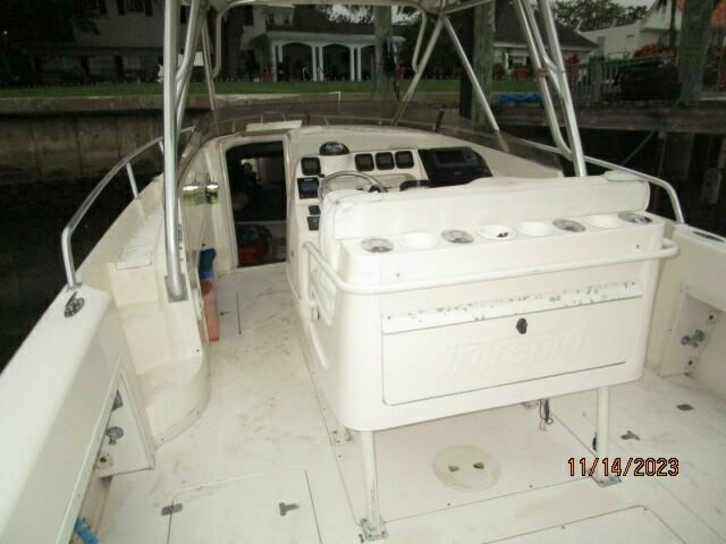 2001 Intrepid 348 Walkaround - Image 23