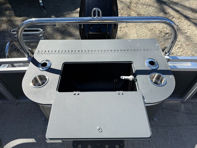 2026 Tahoe Sport 85 Rear Fish 23 - 15