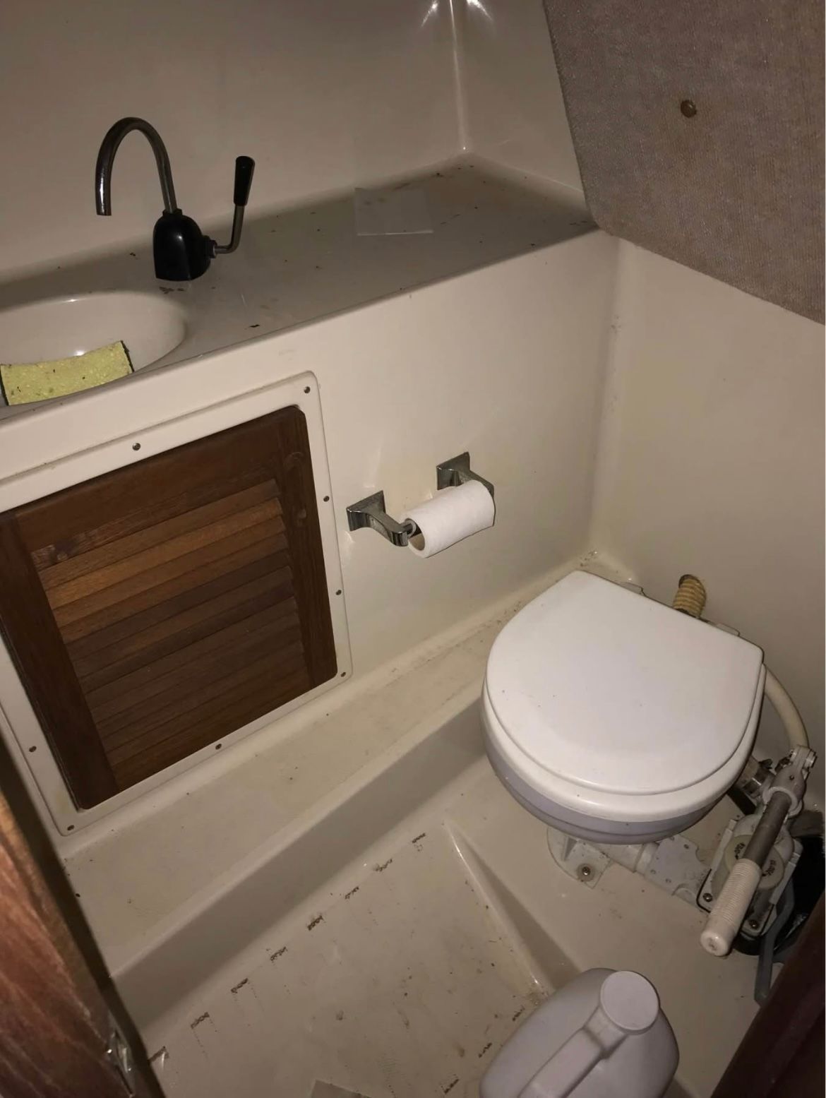 1984 Tiara Yachts PURSUIT 2600 bathroom with toilet and sink.