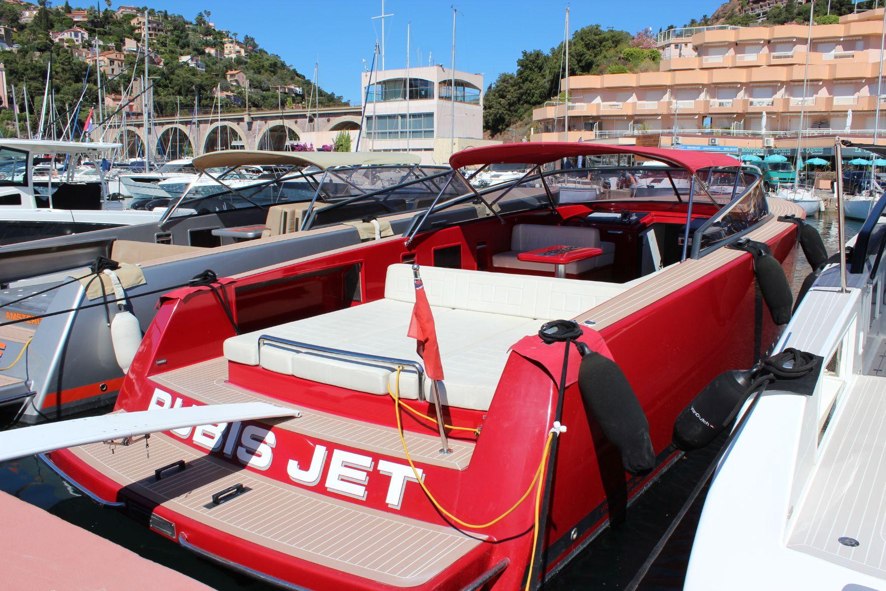 2011 VanDutch 40