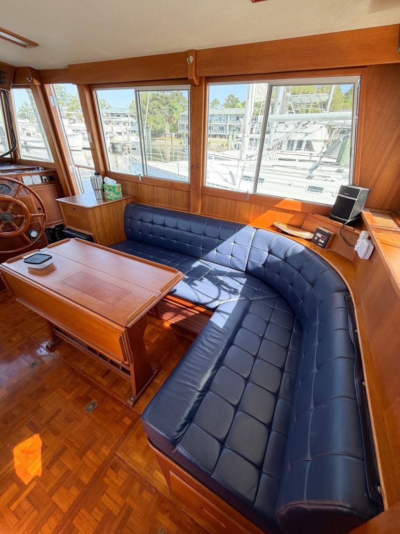 1991 Grand Banks 36 - Image 31