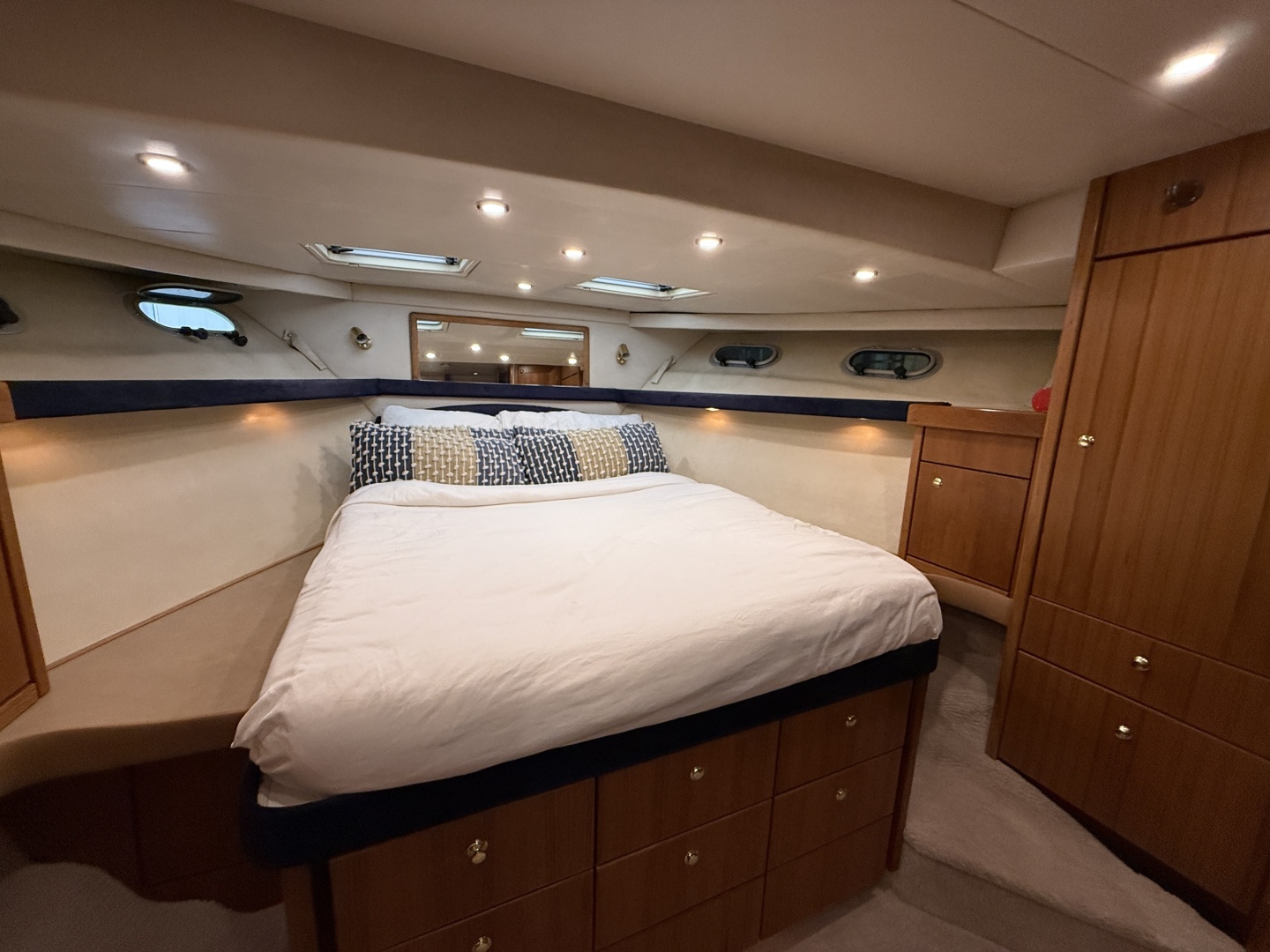 1998 Bayliner 4788 - Image 37