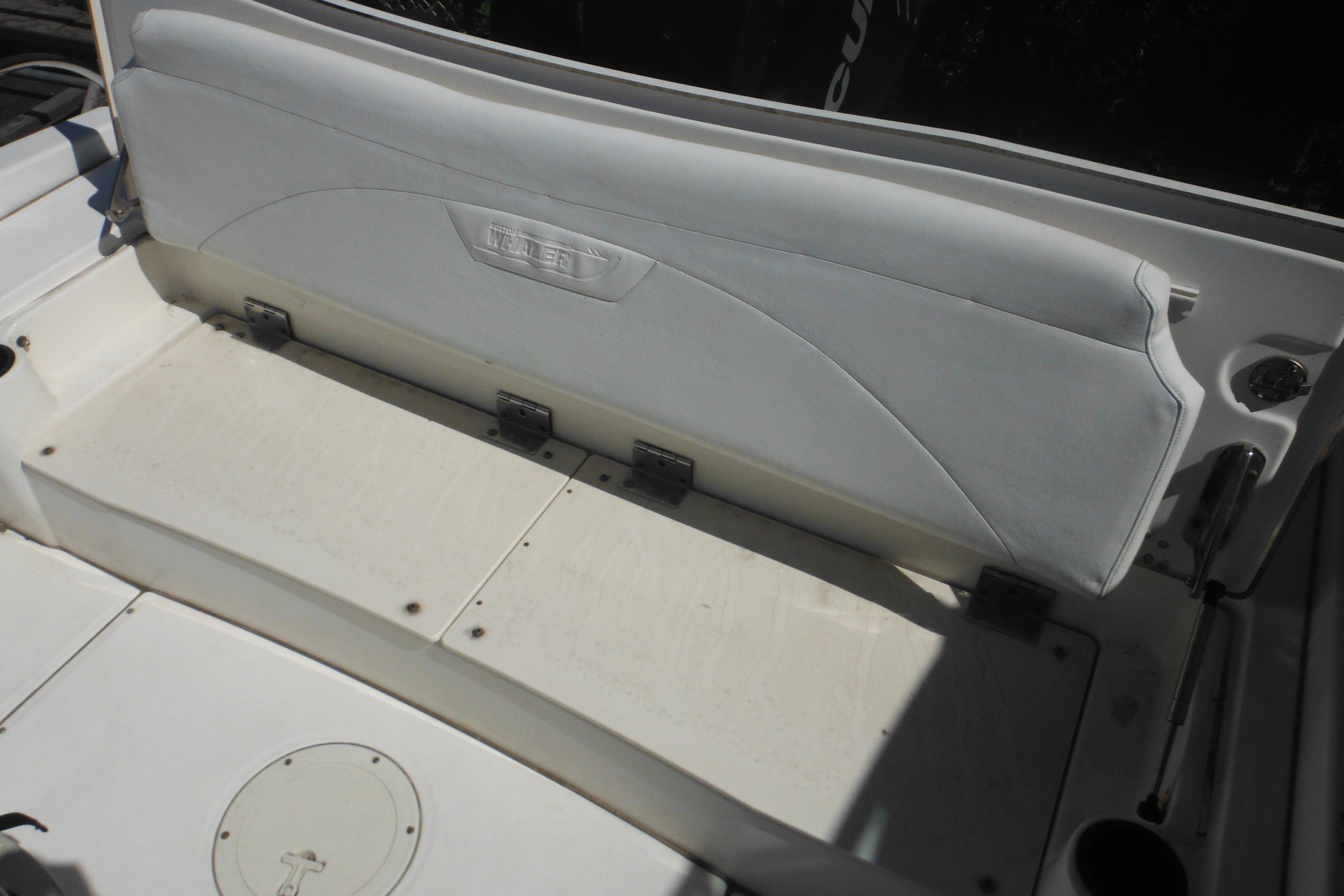 2009 Boston Whaler 200 Dauntless boat seat and deck detail.