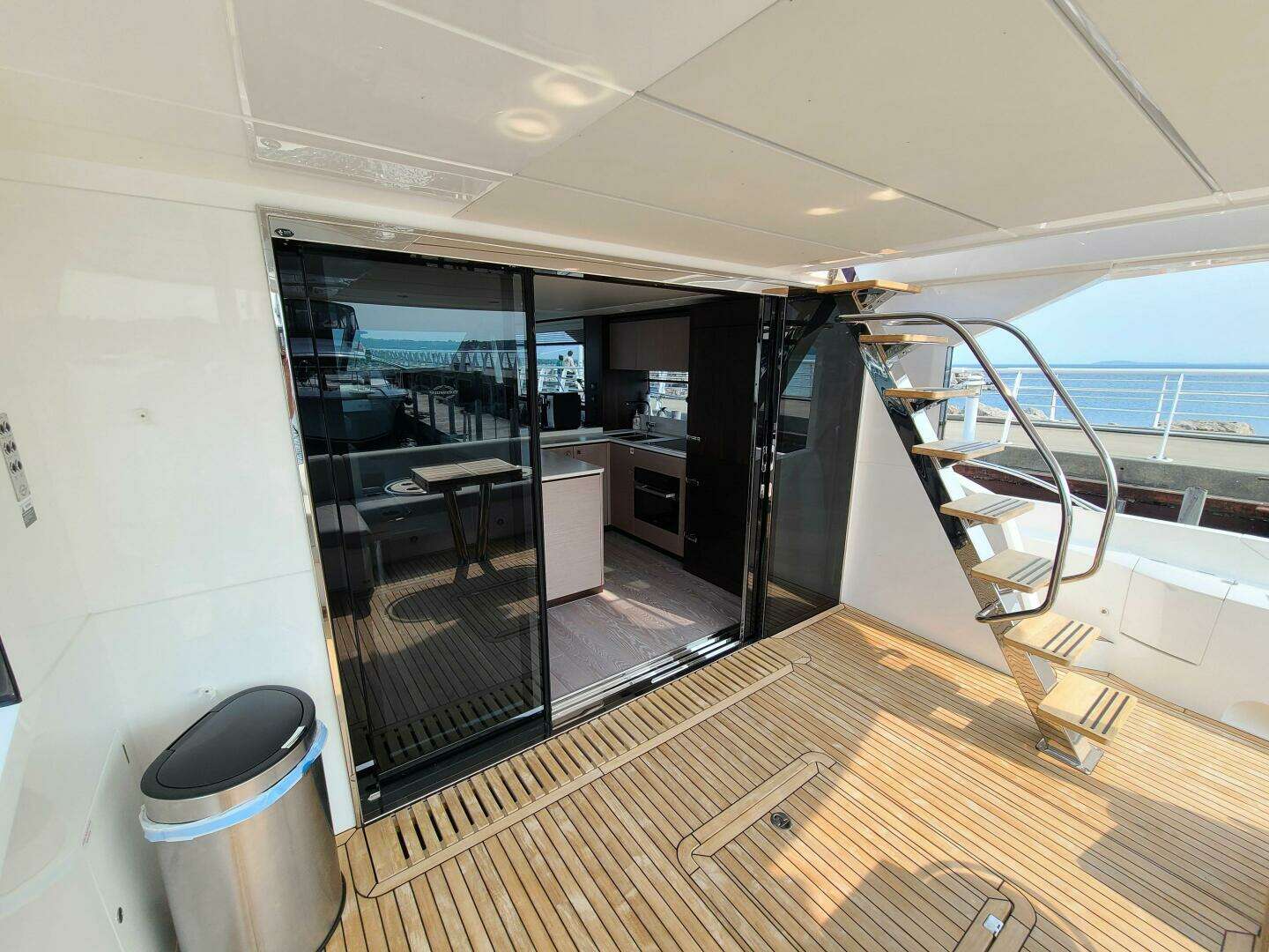 2023 Sunseeker 68 Manhattan - Image 4